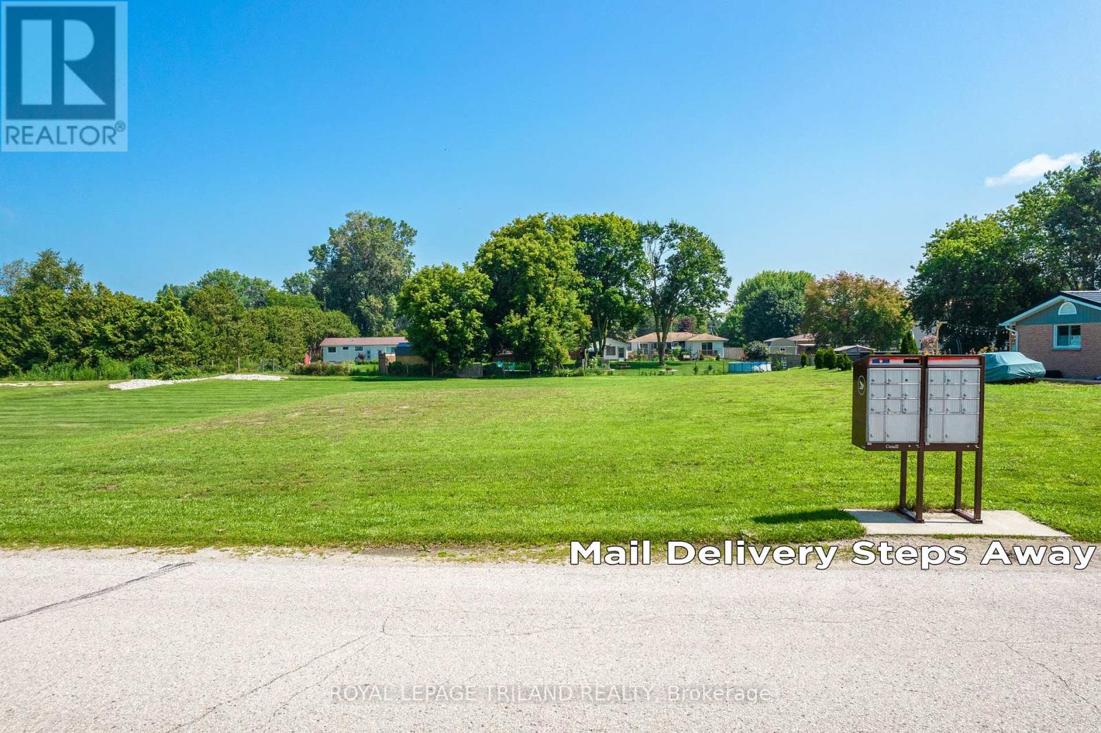9952 Eric Street, Lambton Shores, Ontario  N0M 2N0 - Photo 14 - X12063769