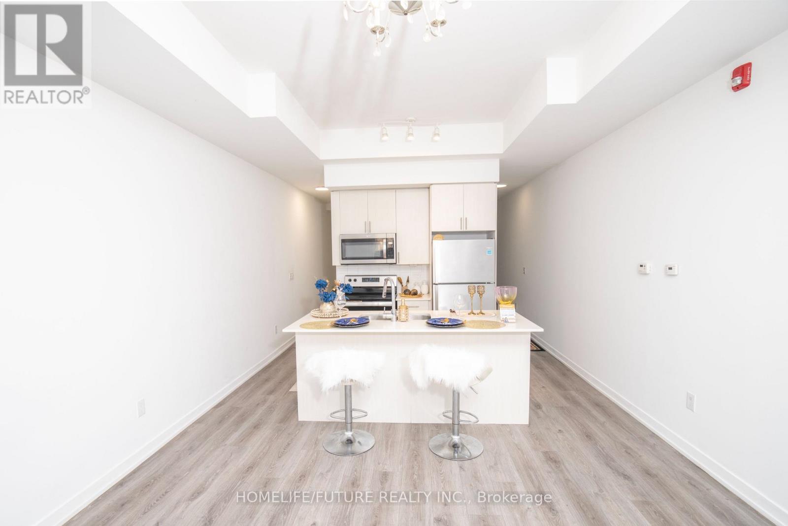 Property at 105 - 3686 ST CLAIR AVENUE E image 3