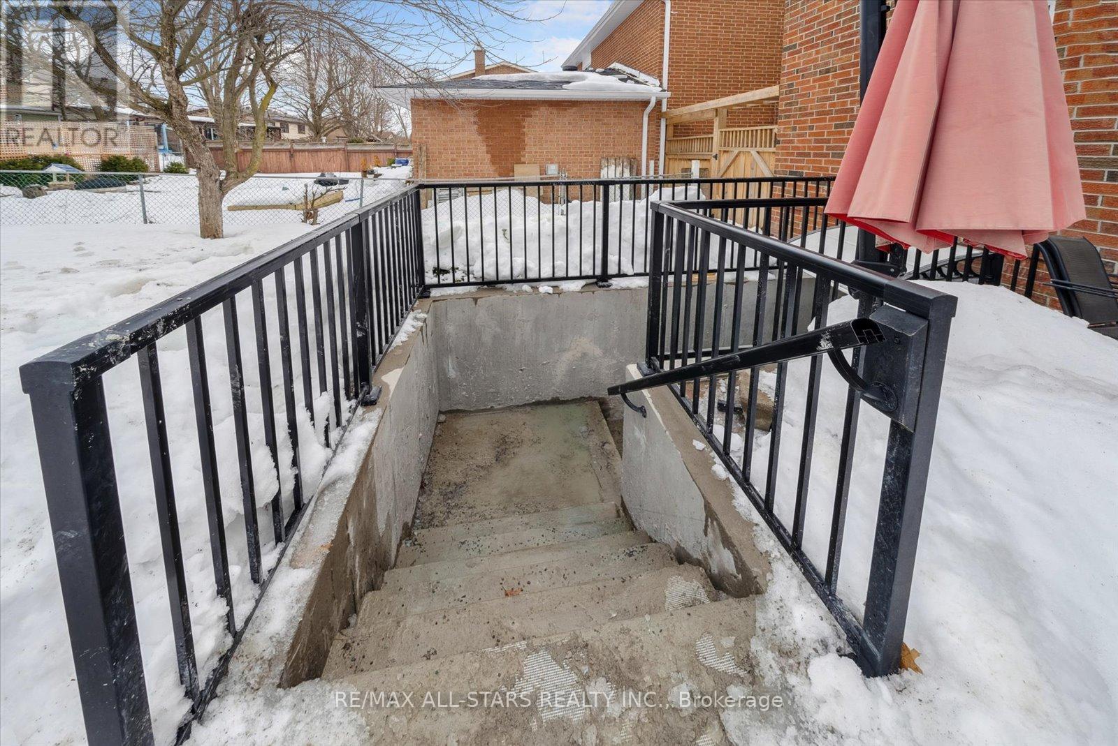 33 Pepler Place, Barrie (Sunnidale), Ontario  L4N 5E3 - Photo 38 - S12063761