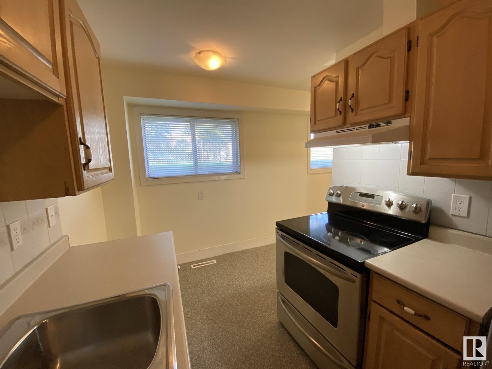 Property at 11839 45 ST NW image 4