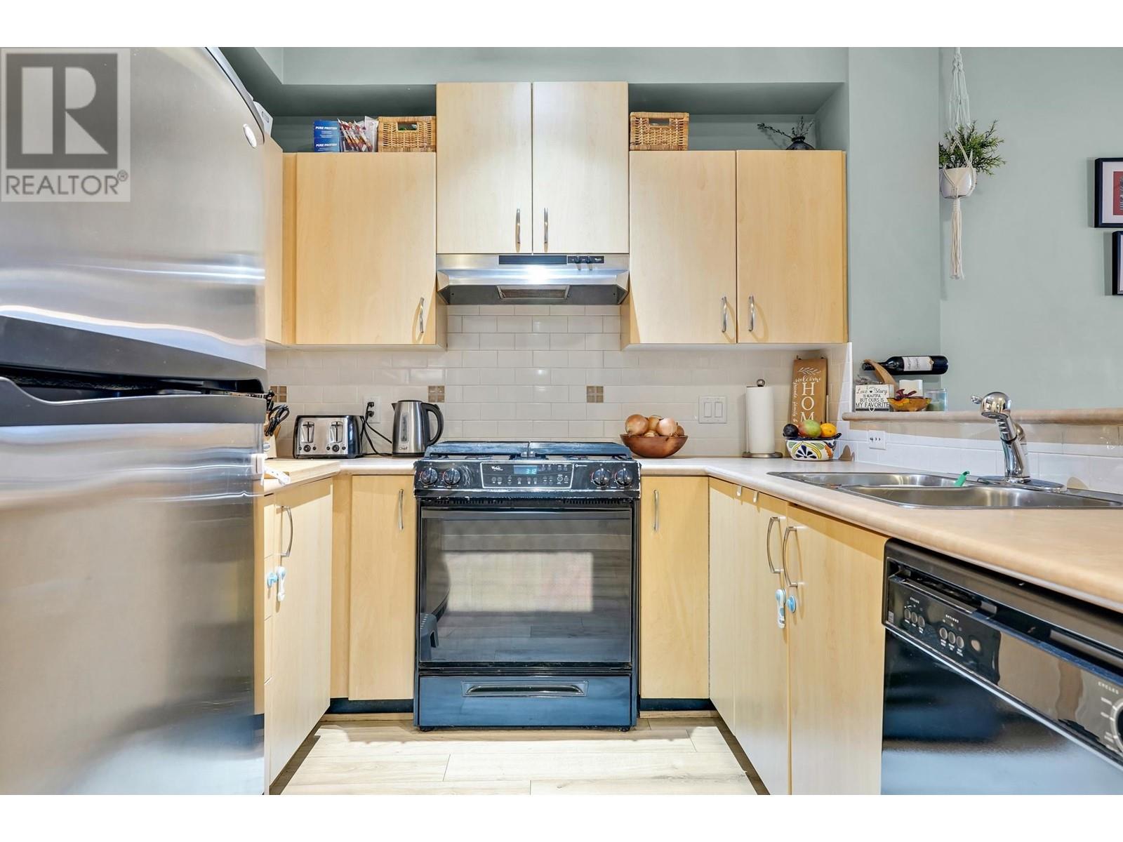 127 801 Klahanie Drive, Port Moody, British Columbia  V3H 5K4 - Photo 6 - R2986483