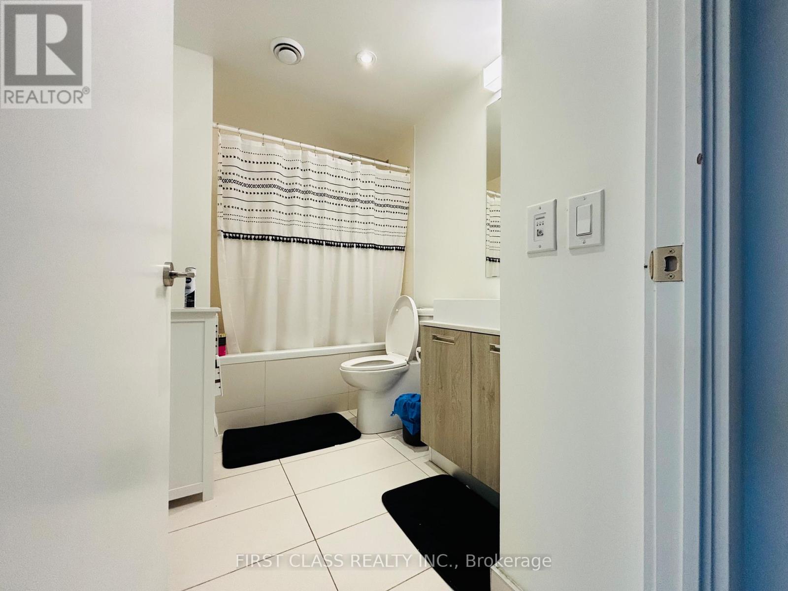 2108 - 2a Church Street, Toronto, Ontario  M5E 0E1 - Photo 6 - C12063802