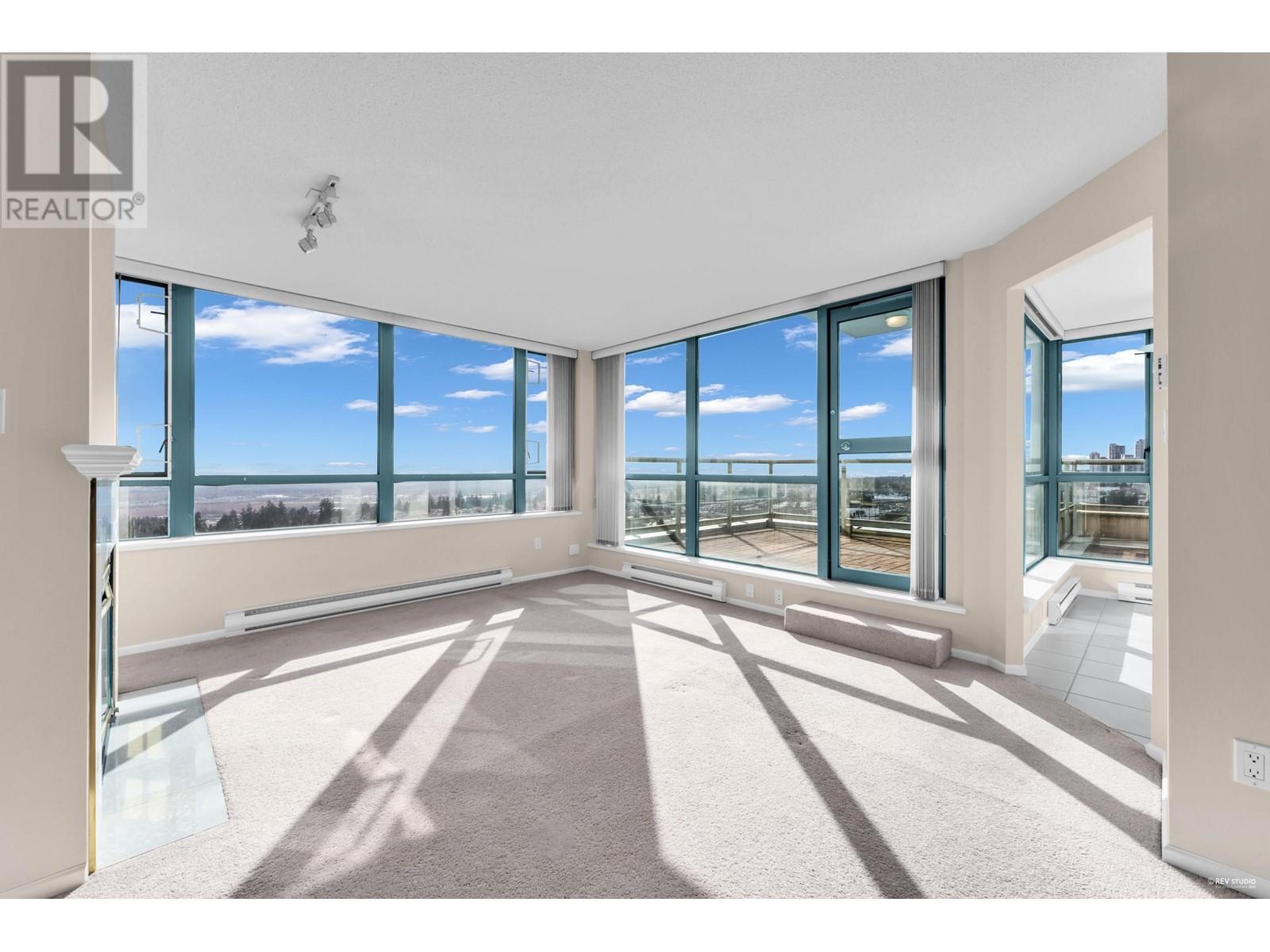 Property at 1801 6622 SOUTHOAKS CRESCENT image 3