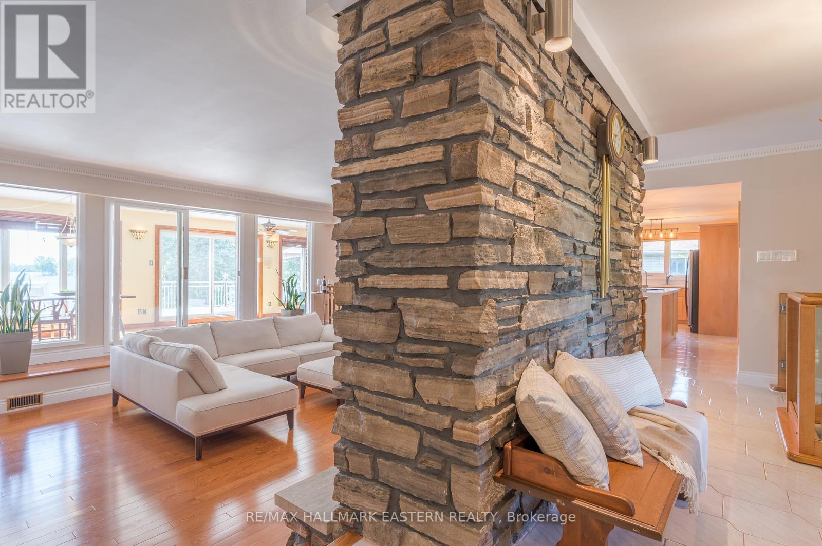 1121 Connaught Drive, Selwyn, Ontario  K0L 1T0 - Photo 12 - X12063813