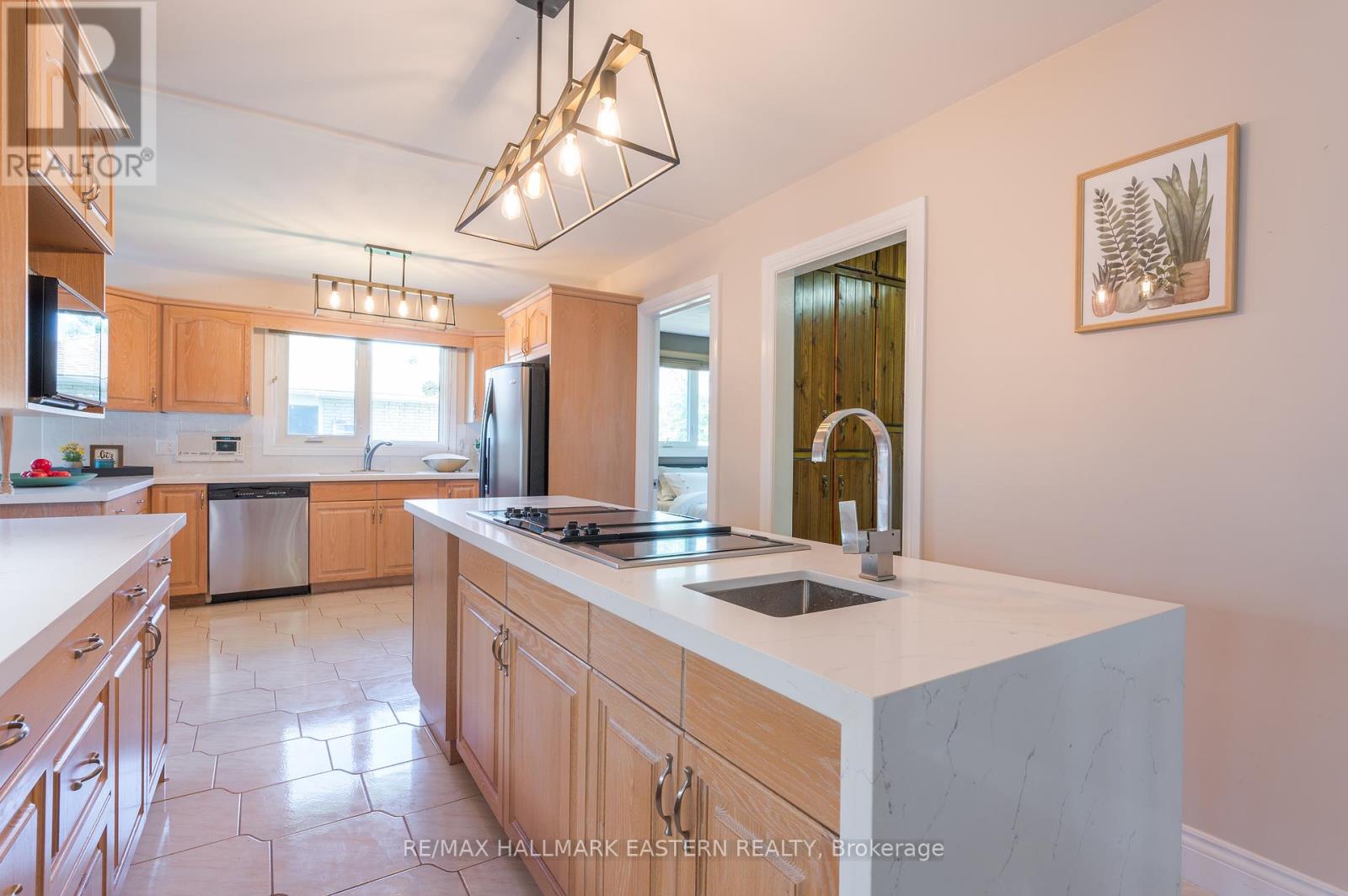 1121 Connaught Drive, Selwyn, Ontario  K0L 1T0 - Photo 16 - X12063813