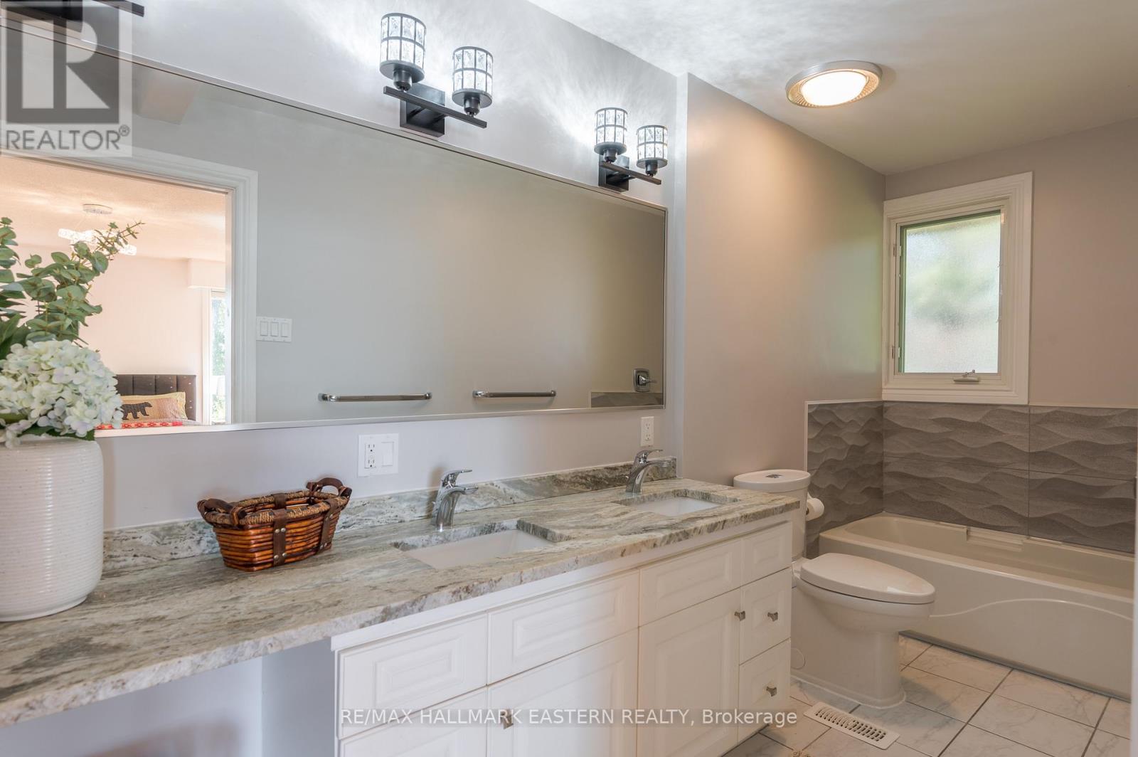 1121 Connaught Drive, Selwyn, Ontario  K0L 1T0 - Photo 29 - X12063813