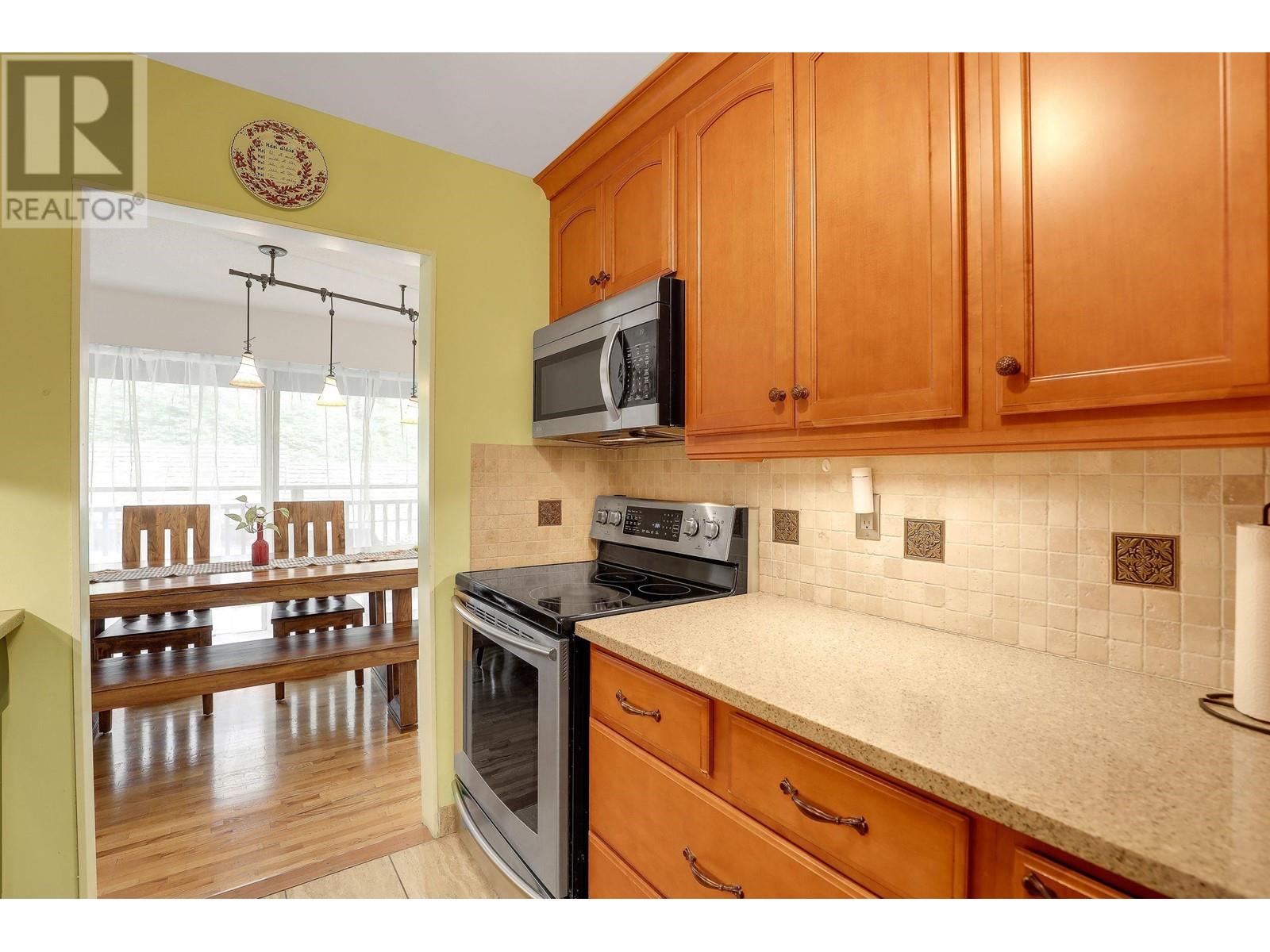 302 555 W 28th Street, North Vancouver, British Columbia  V7N 2J7 - Photo 8 - R2952419