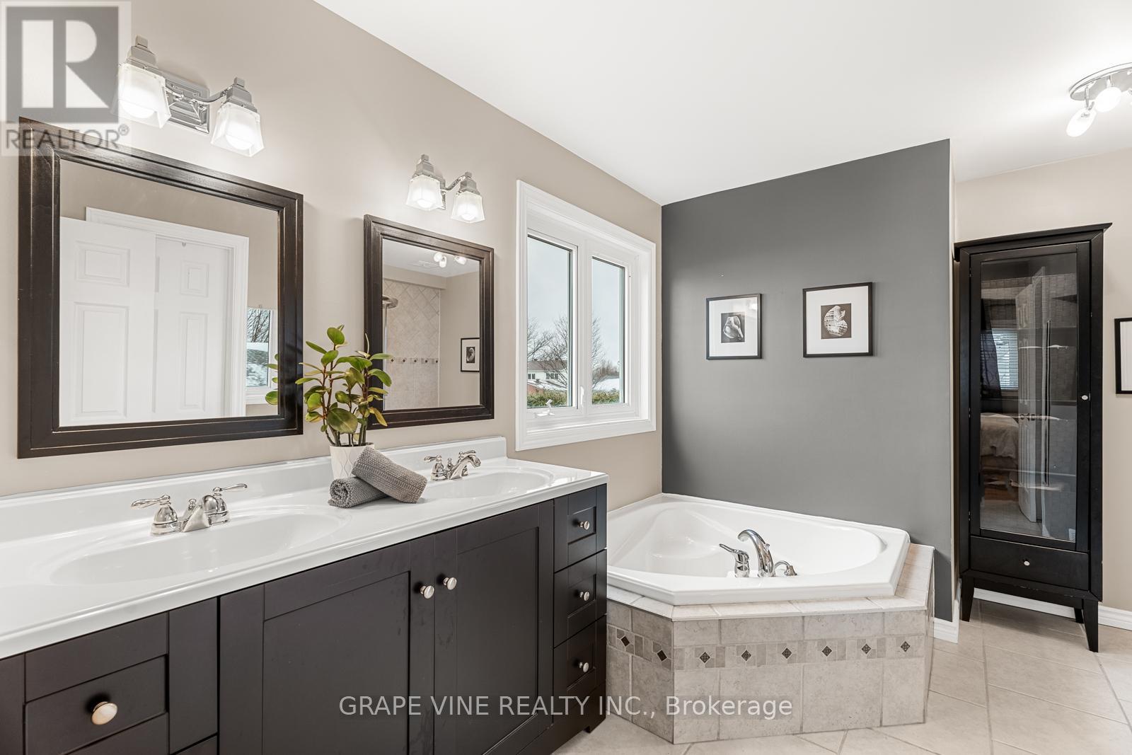 1651 Westport Crescent, Ottawa, Ontario  K1C 6C4 - Photo 22 - X12063842