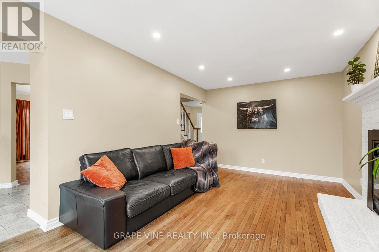 1651 Westport Crescent, Ottawa, Ontario  K1C 6C4 - Photo 8 - X12063842