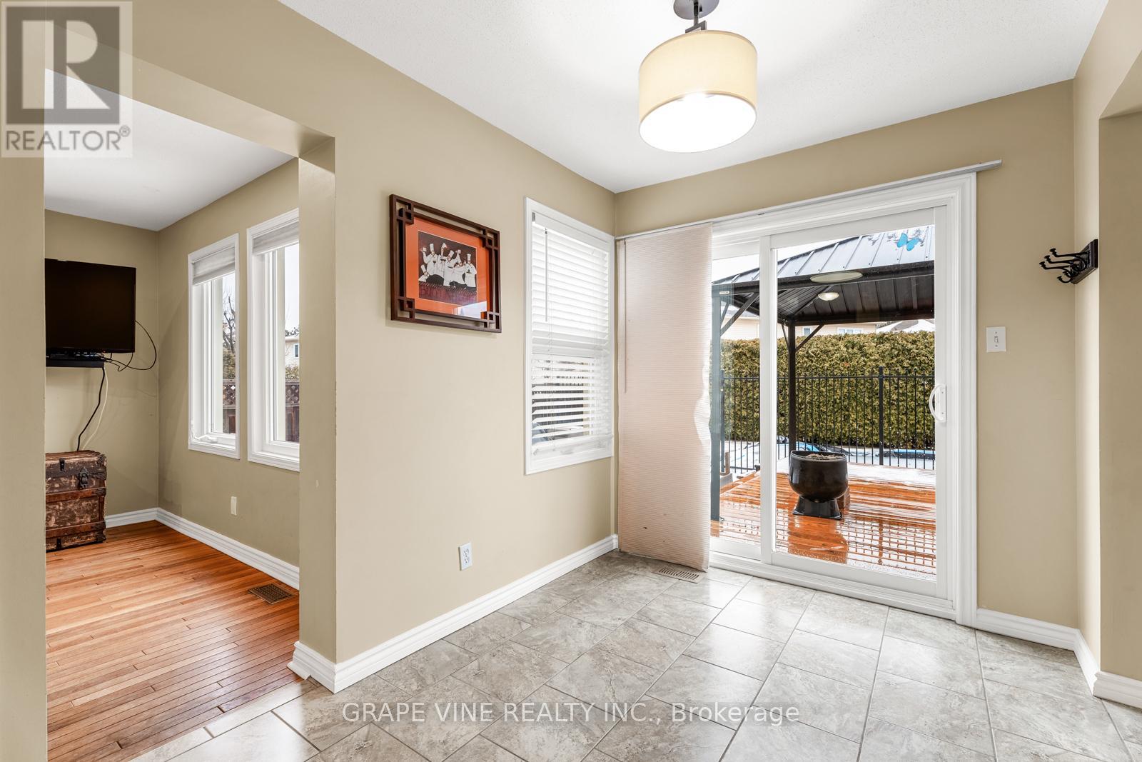 1651 Westport Crescent, Ottawa, Ontario  K1C 6C4 - Photo 9 - X12063842