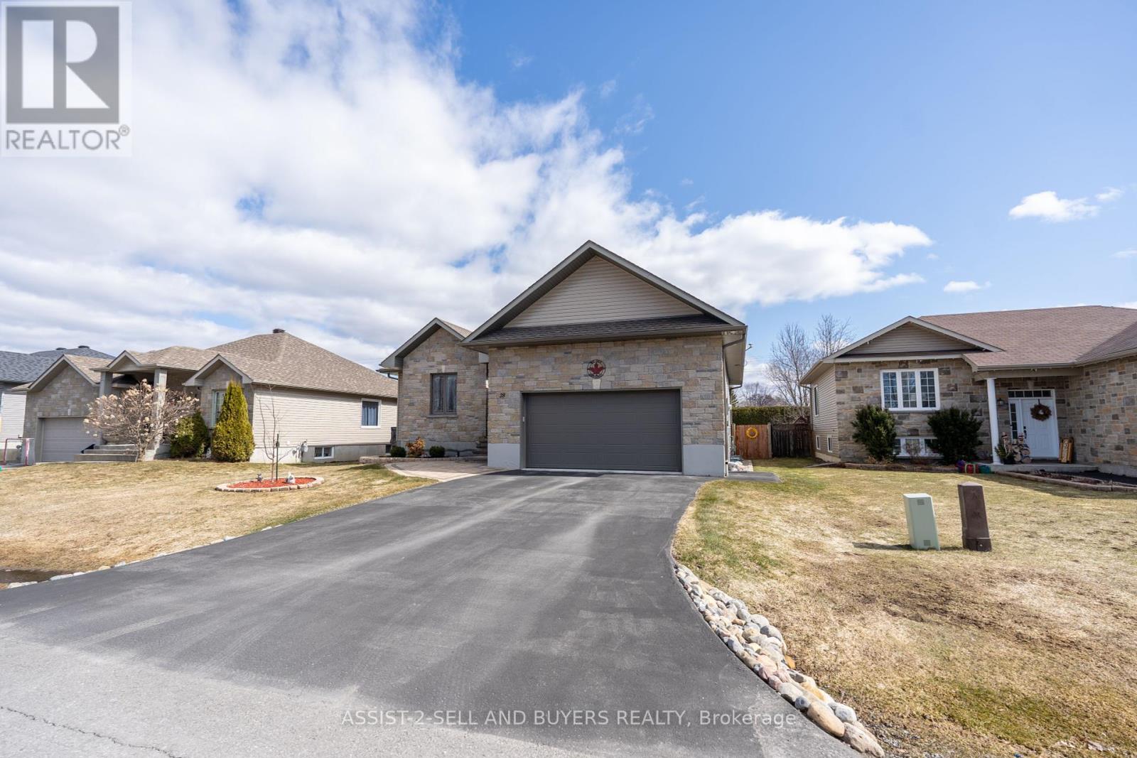 Property at 28 ABAGAIL CRESCENT image 2