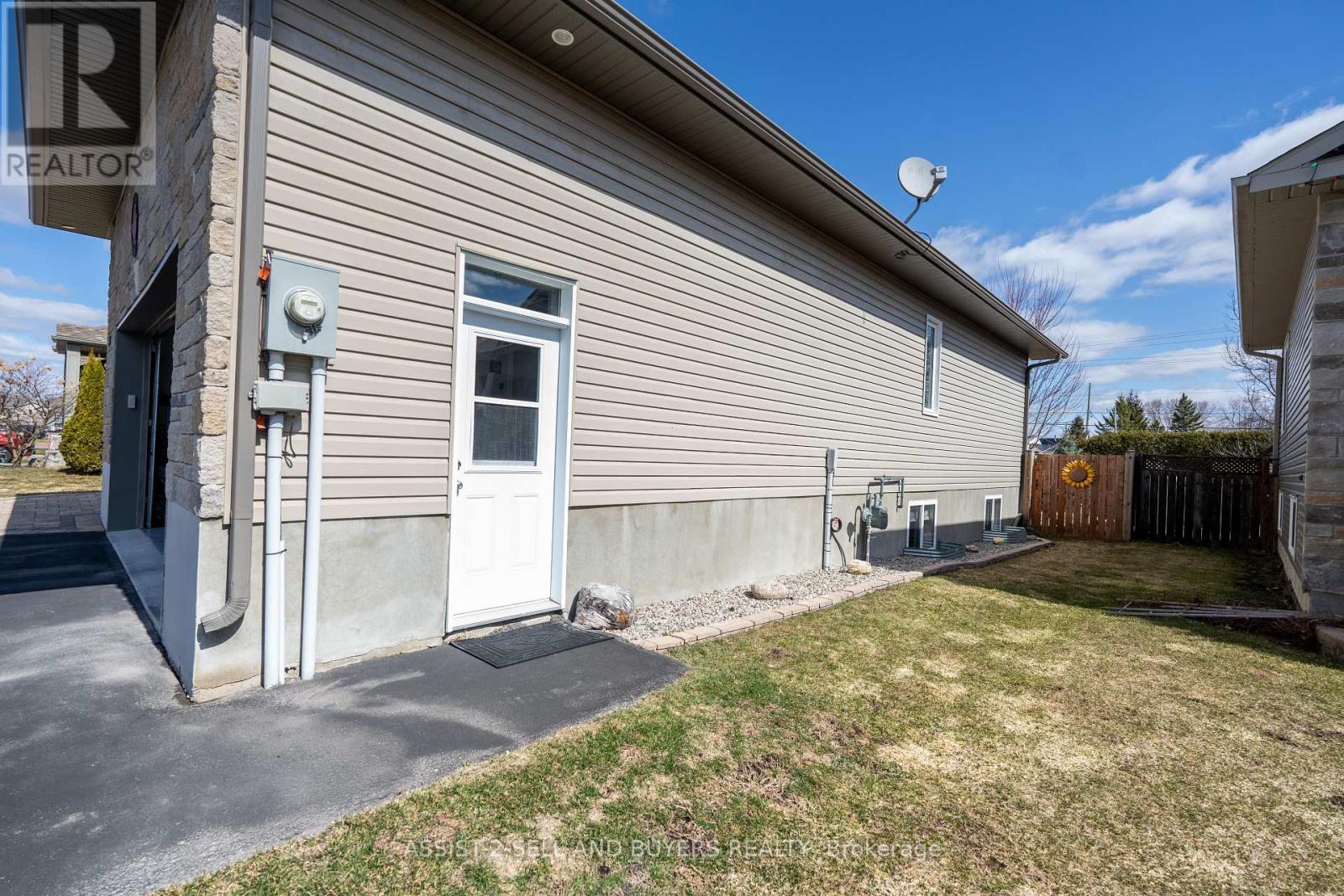 28 Abagail Crescent, South Stormont, Ontario  K0C 1P0 - Photo 42 - X12063844
