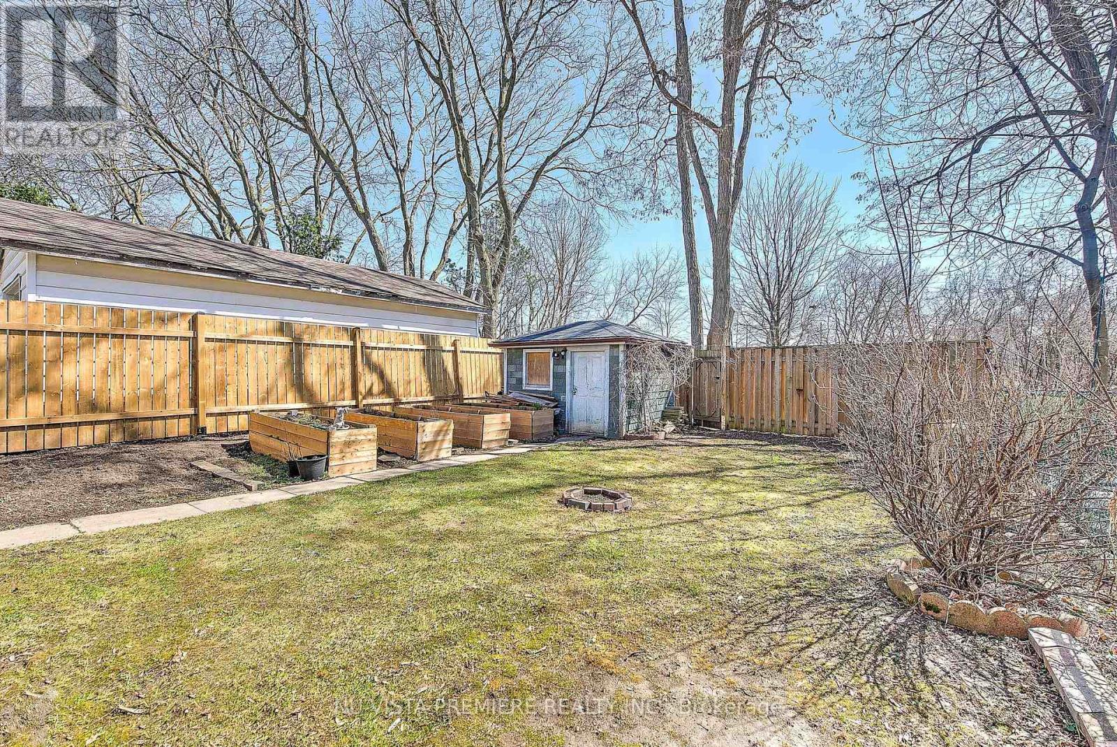 45 Mohegan Crescent, London East, Ontario  N5V 2X7 - Photo 34 - X12063850