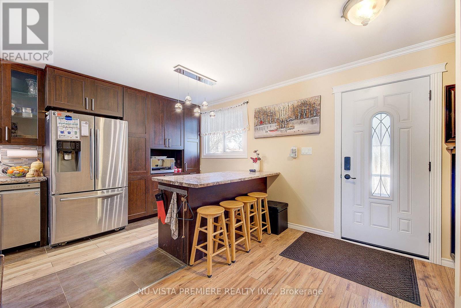 45 Mohegan Crescent, London East, Ontario  N5V 2X7 - Photo 6 - X12063850