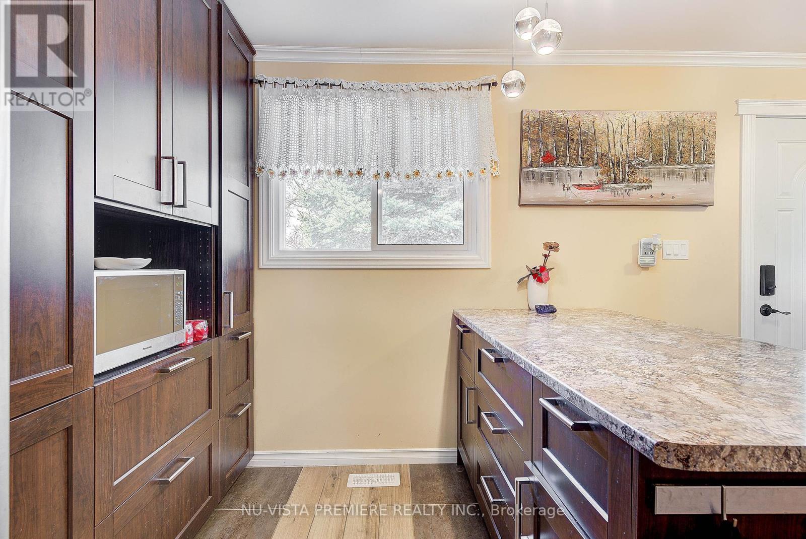 45 Mohegan Crescent, London East, Ontario  N5V 2X7 - Photo 9 - X12063850