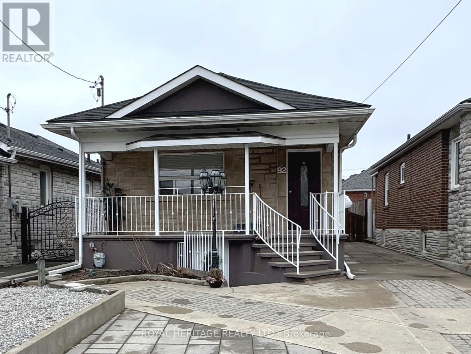 92 Foxwell Street, Toronto (Rockcliffe-Smythe), Ontario  M6N 1Z5 - Photo 1 - W12062762