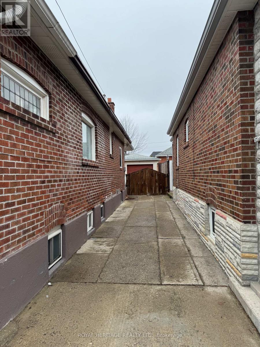 92 Foxwell Street, Toronto (Rockcliffe-Smythe), Ontario  M6N 1Z5 - Photo 24 - W12062762