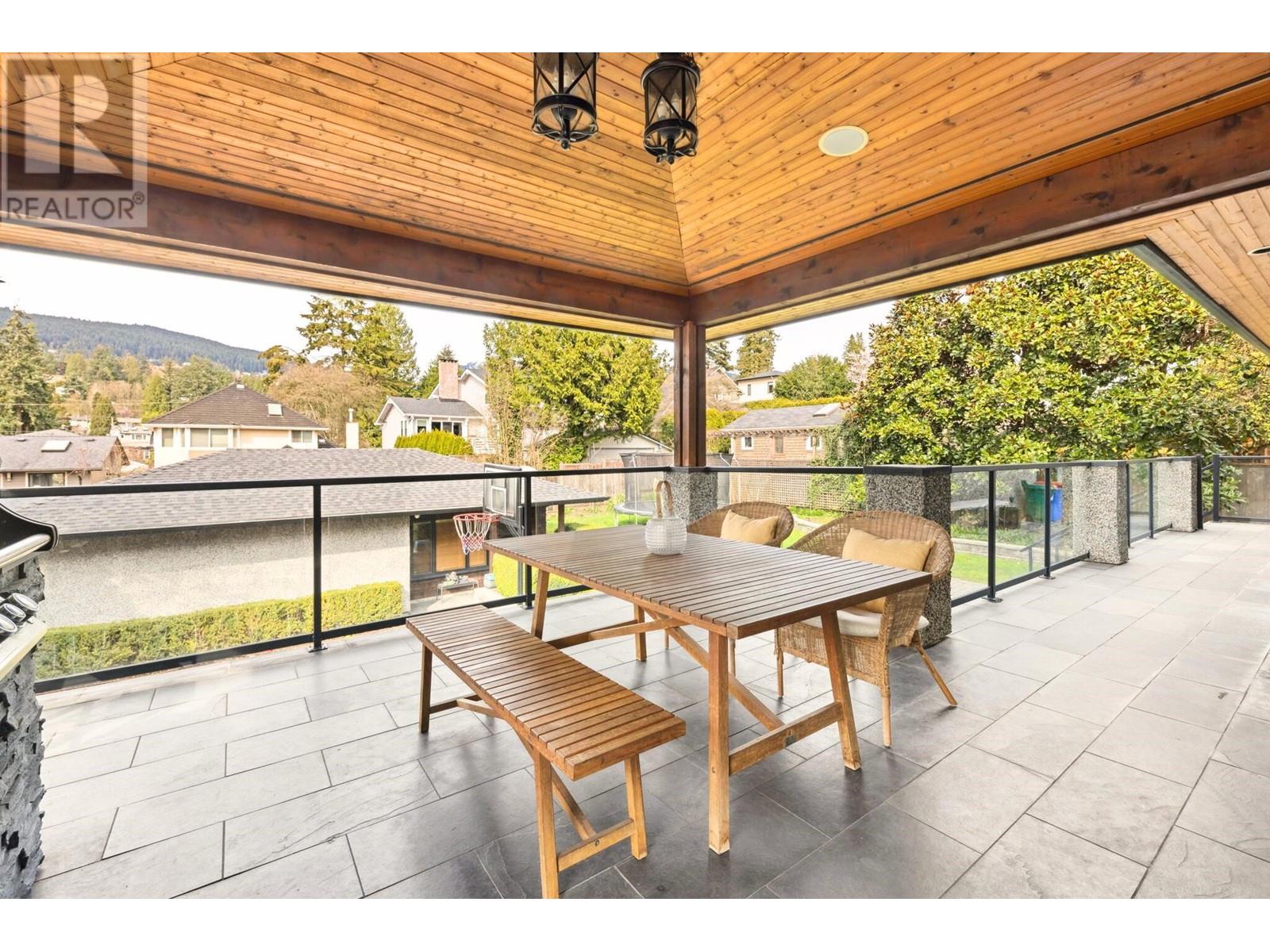 1031 Inglewood Avenue, West Vancouver, British Columbia  V7T 1Y1 - Photo 12 - R2985111