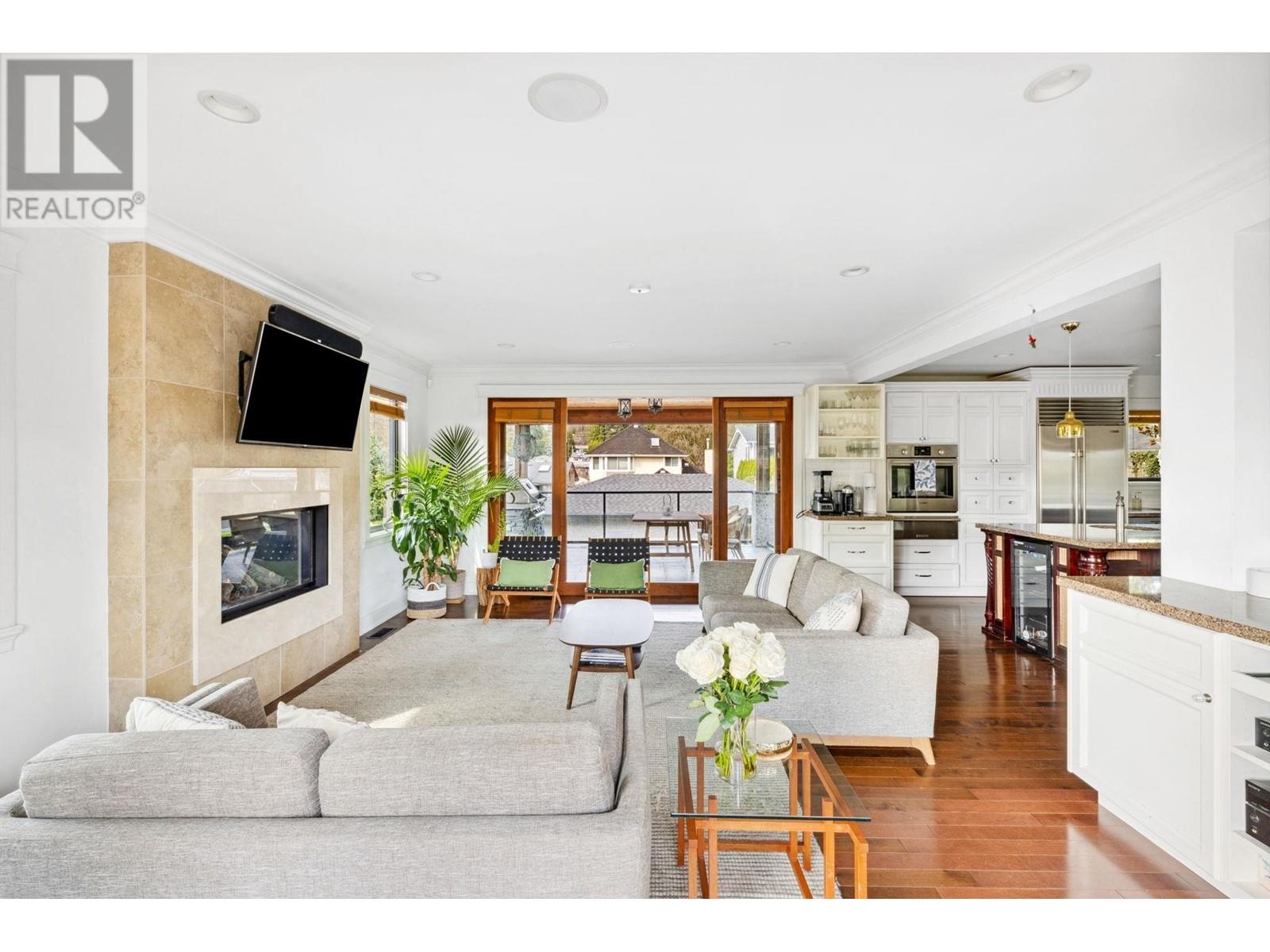1031 Inglewood Avenue, West Vancouver, British Columbia  V7T 1Y1 - Photo 6 - R2985111