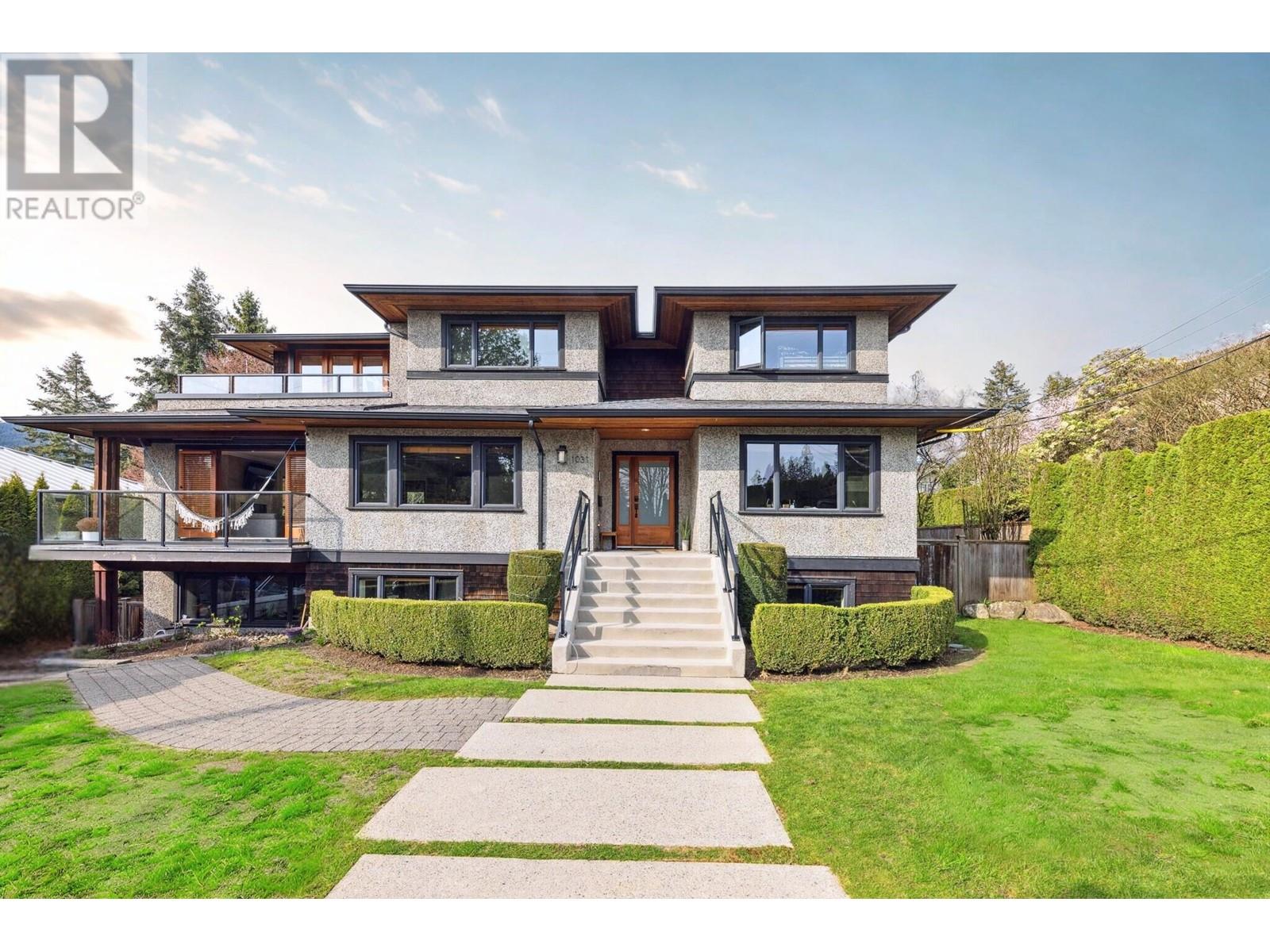 1031 Inglewood Avenue, West Vancouver, British Columbia  V7T 1Y1 - Photo 2 - R2985111