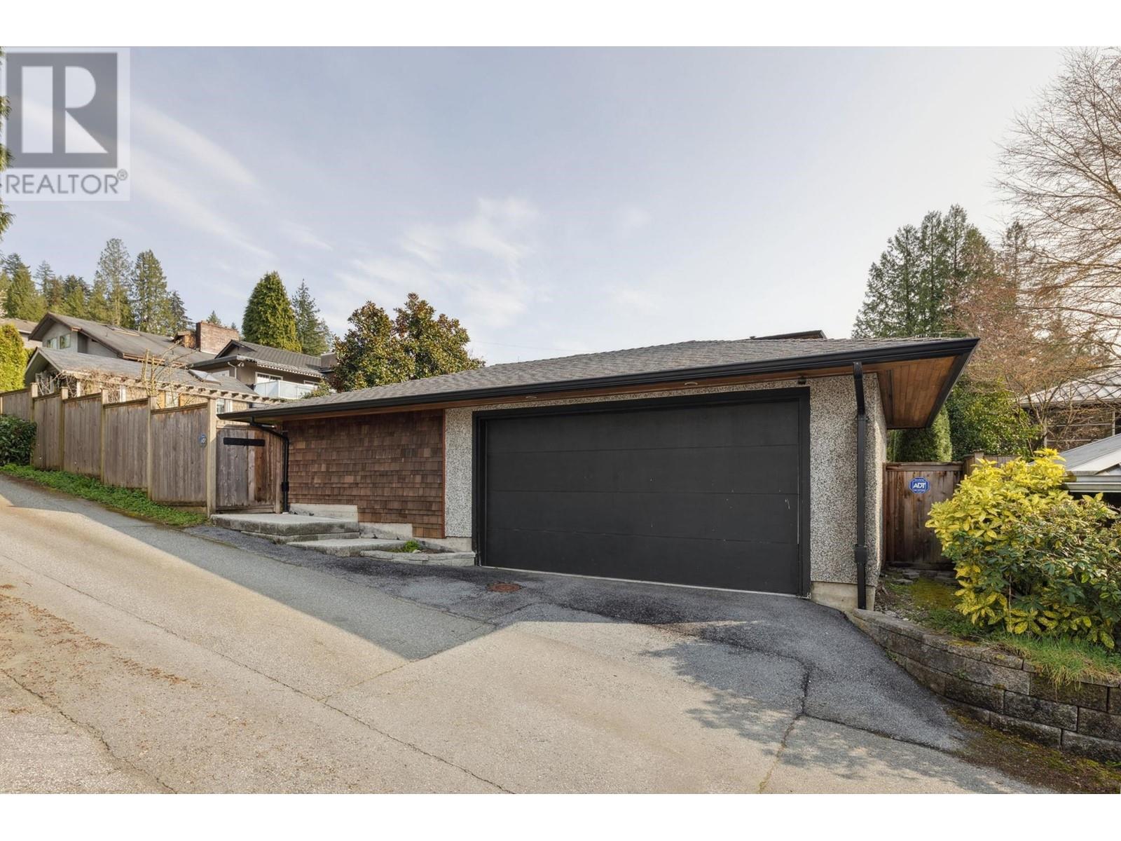 1031 Inglewood Avenue, West Vancouver, British Columbia  V7T 1Y1 - Photo 33 - R2985111