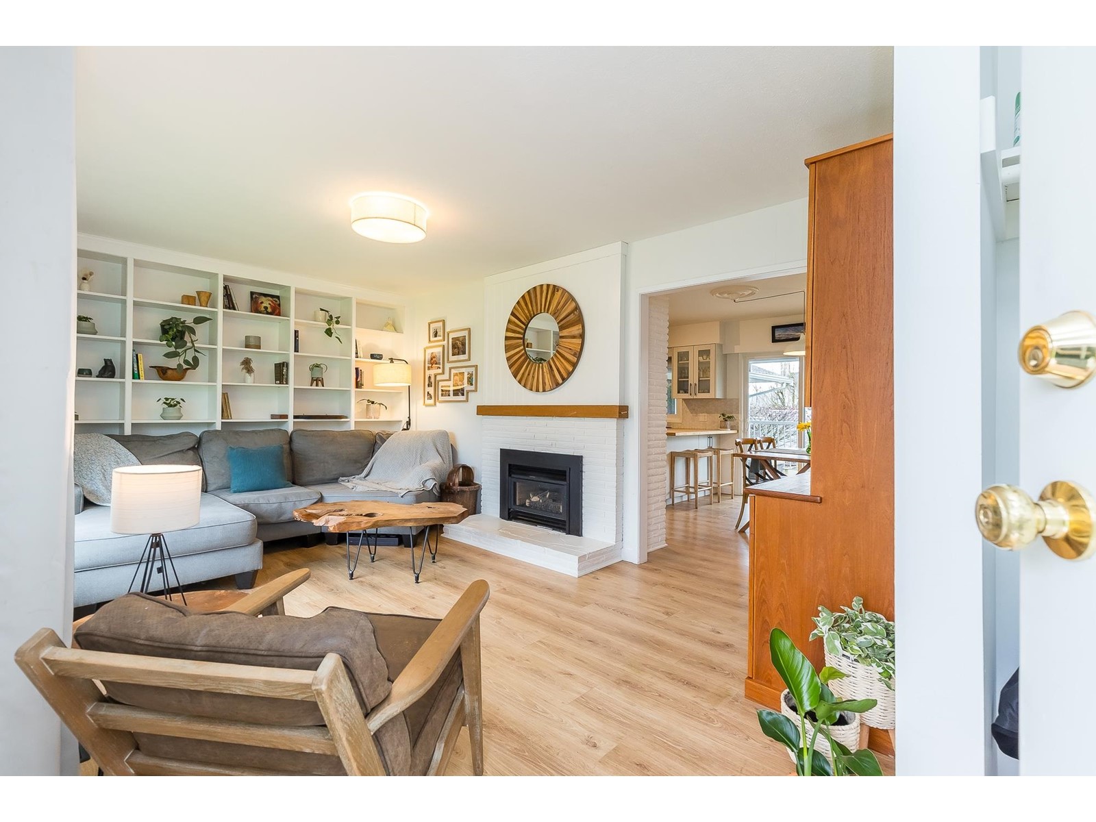 Property at 35042 HENRY AVENUE image 2