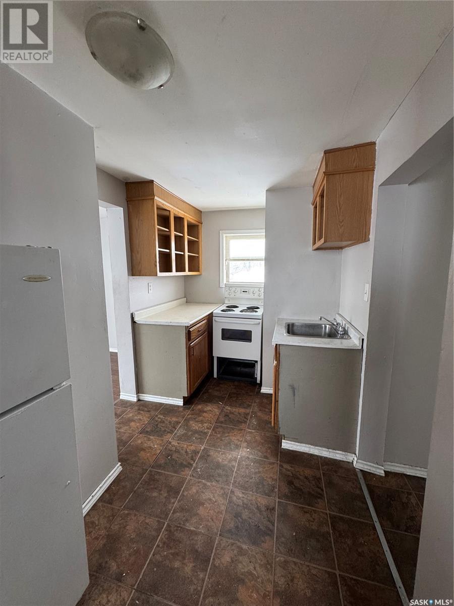 Property at 948 Garnet STREET image 3