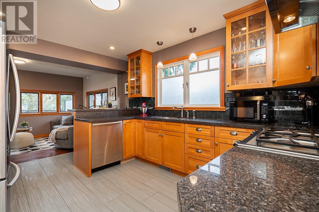 971 Caithness Crescent, Port Moody, British Columbia  V3H 1C7 - Photo 8 - R2986076