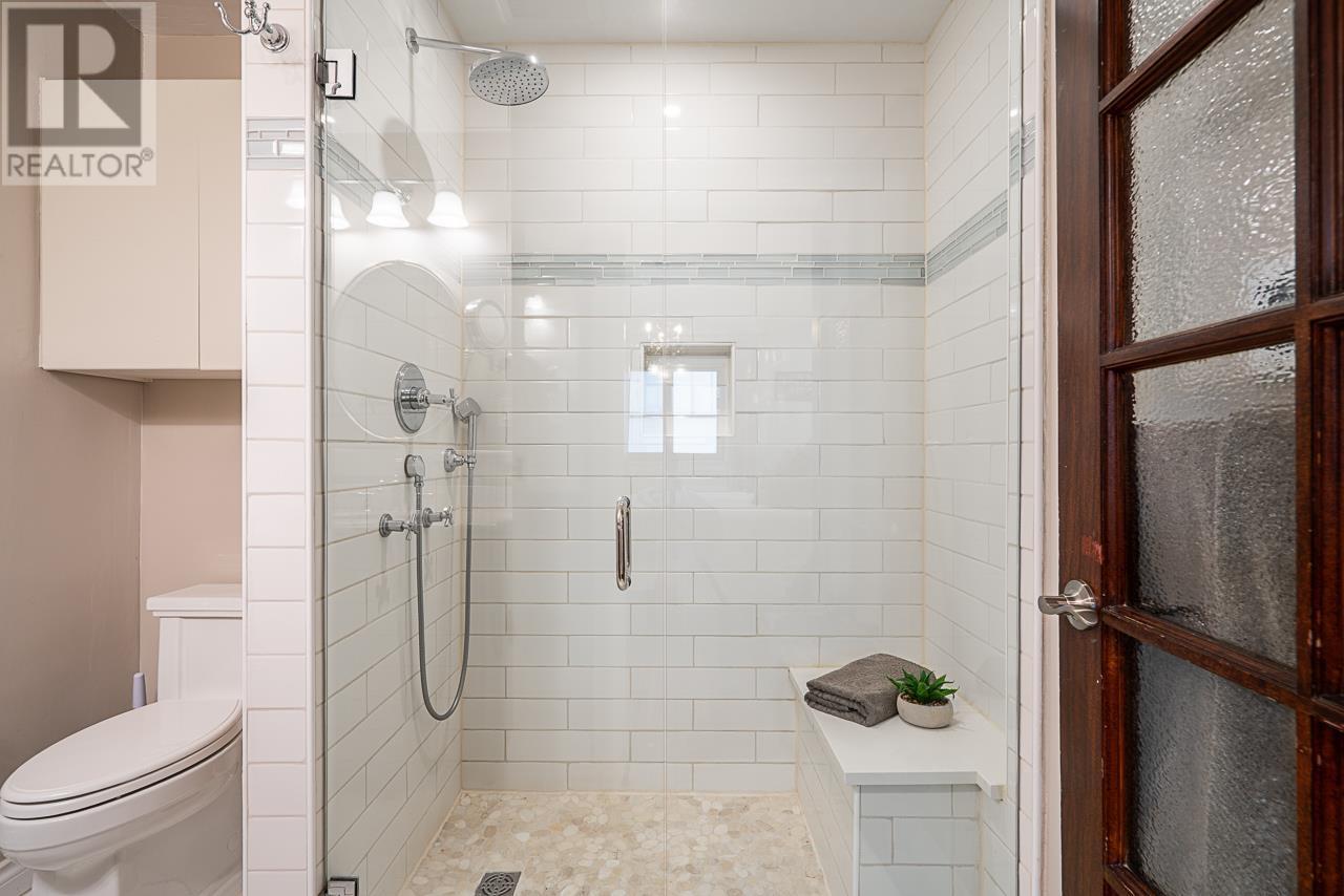 971 Caithness Crescent, Port Moody, British Columbia  V3H 1C7 - Photo 14 - R2986076