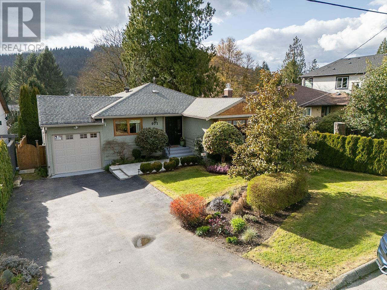 971 CAITHNESS CRESCENT, port moody, British Columbia
