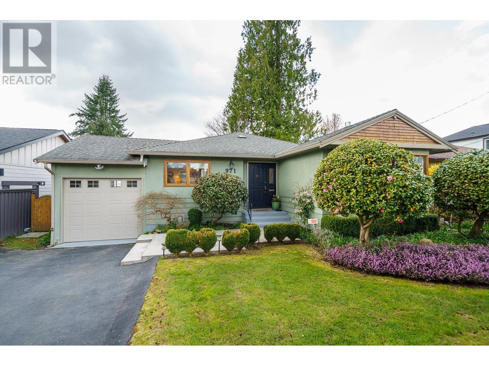 971 Caithness Crescent, Port Moody, British Columbia  V3H 1C7 - Photo 2 - R2986076