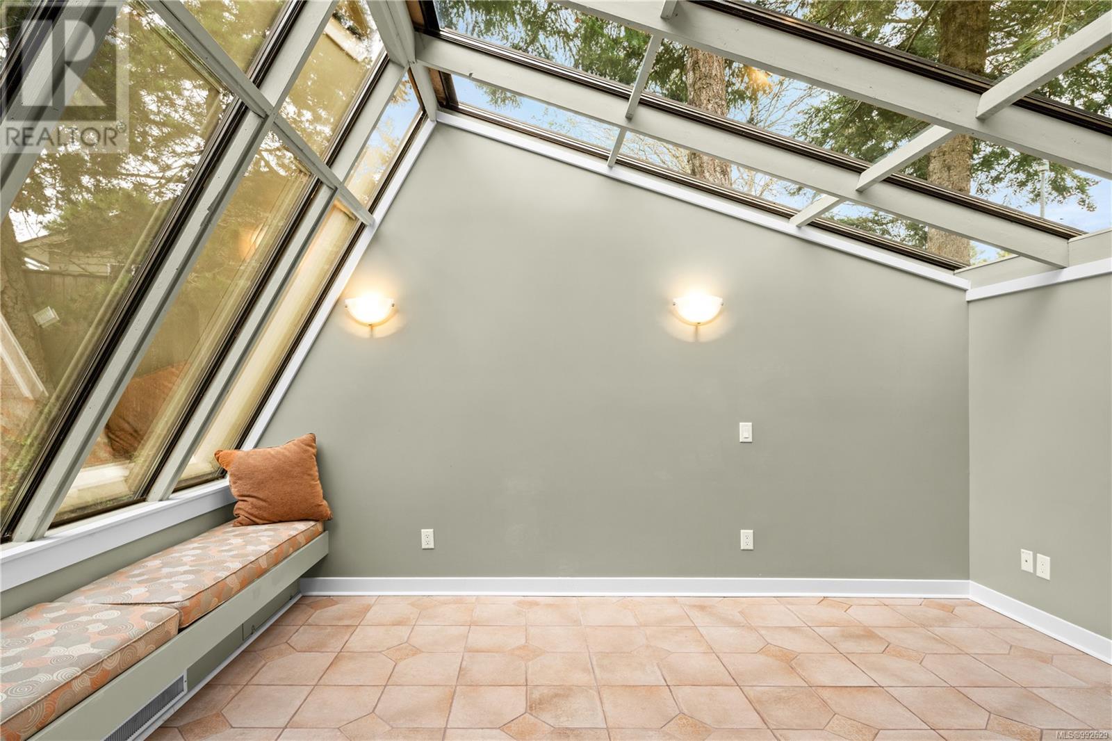 Property at 2801 Arbutus Rd image 3