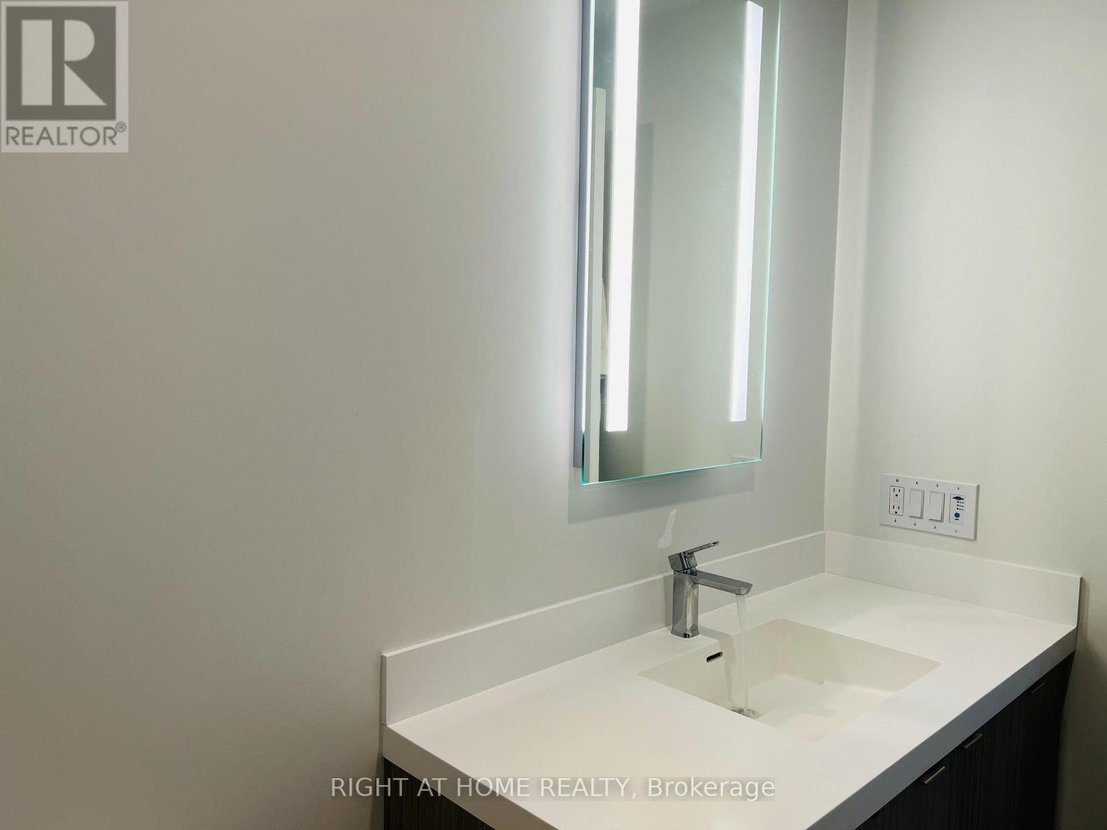 1737 - 20 Inn On The Park Drive, Toronto, Ontario  M3C 0P8 - Photo 11 - C12063937