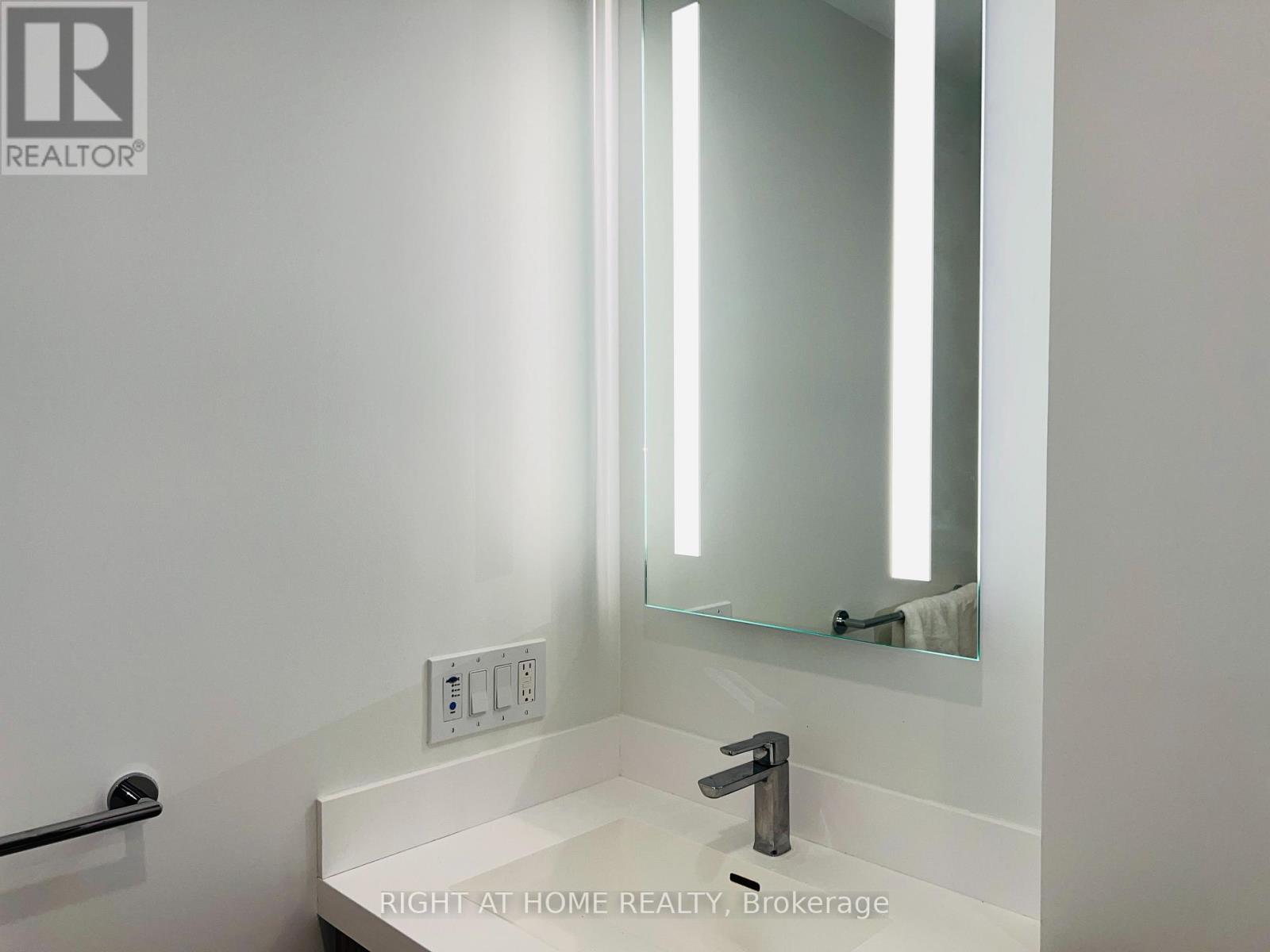1737 - 20 Inn On The Park Drive, Toronto, Ontario  M3C 0P8 - Photo 13 - C12063937