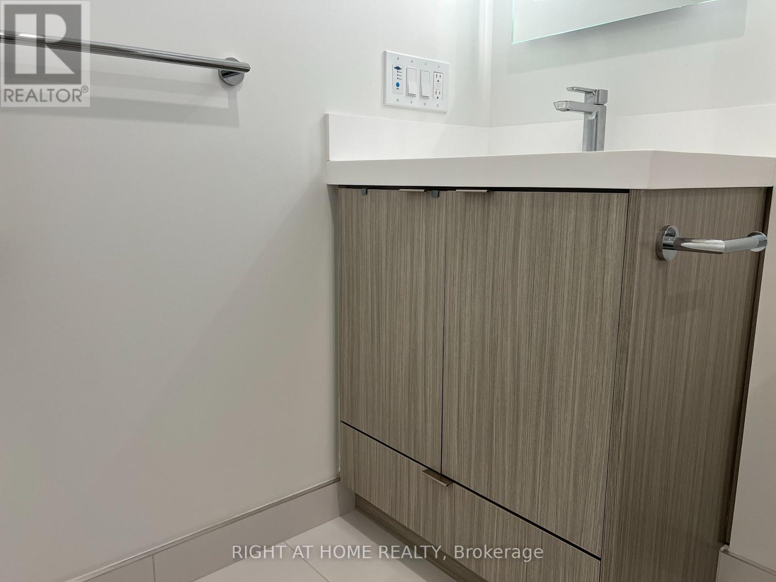1737 - 20 Inn On The Park Drive, Toronto, Ontario  M3C 0P8 - Photo 14 - C12063937