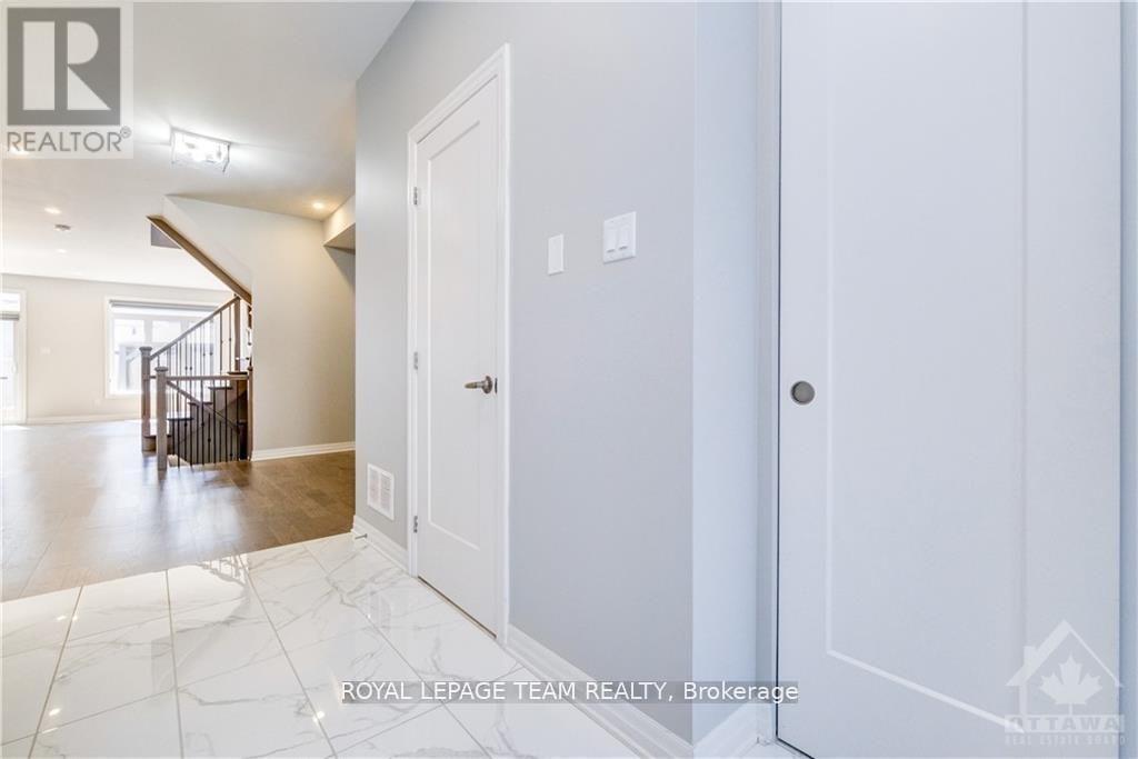 Property at 282 AVRO CIRCLE image 3