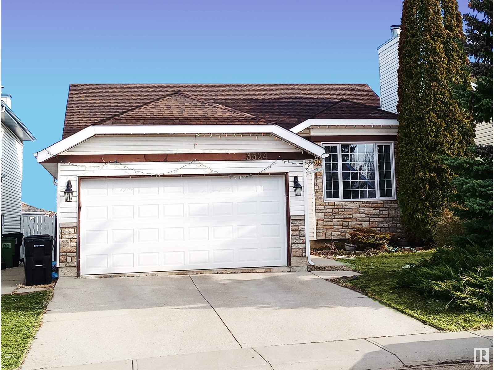 Property at 3524 40 AV NW image 1