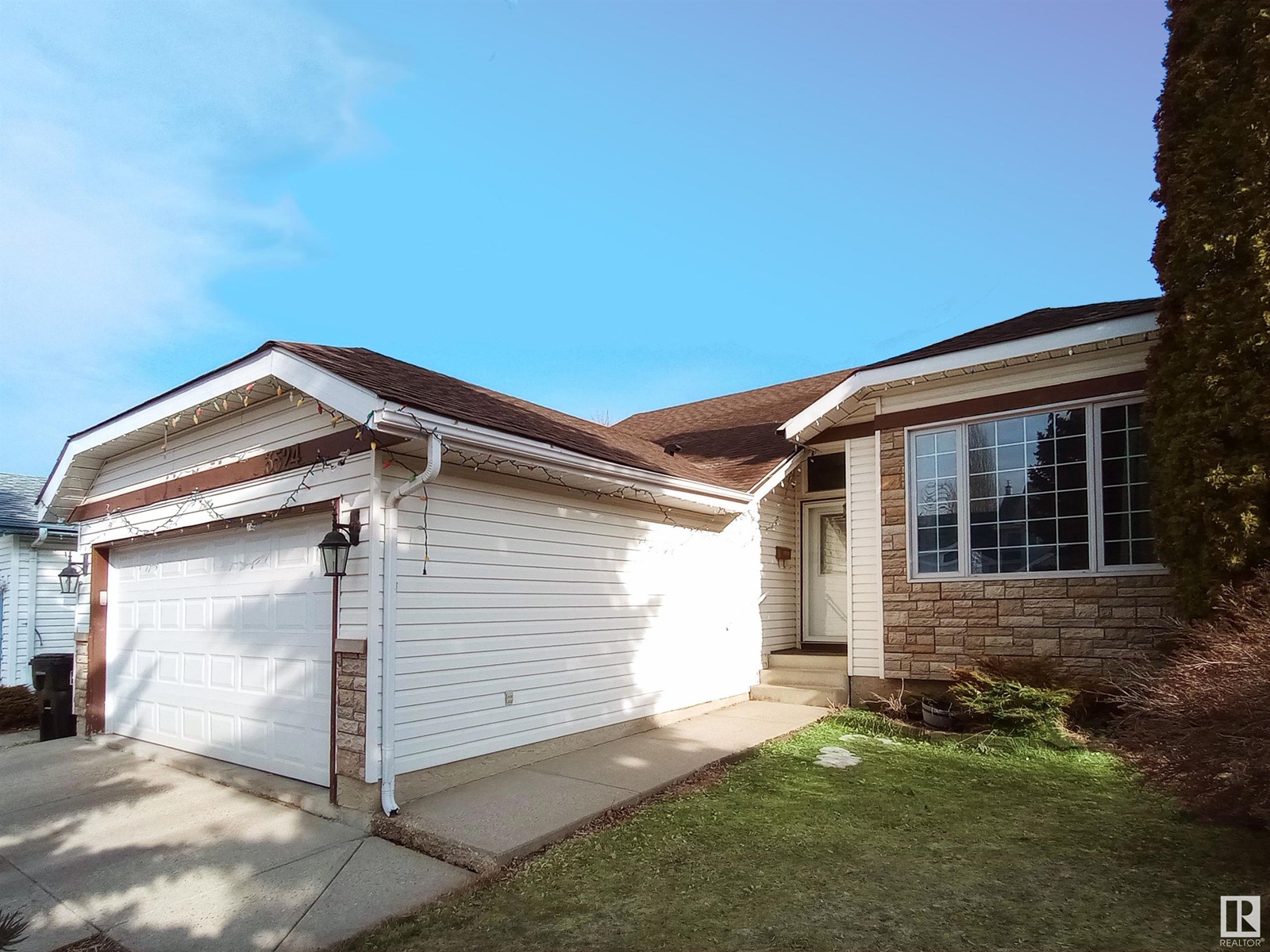 Property at 3524 40 AV NW image 2