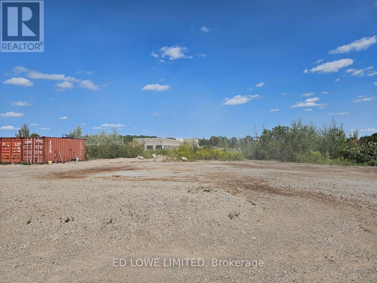 Yard - 69 Saunders Road, Barrie, Ontario  L4N 9A7 - Photo 2 - S12062607