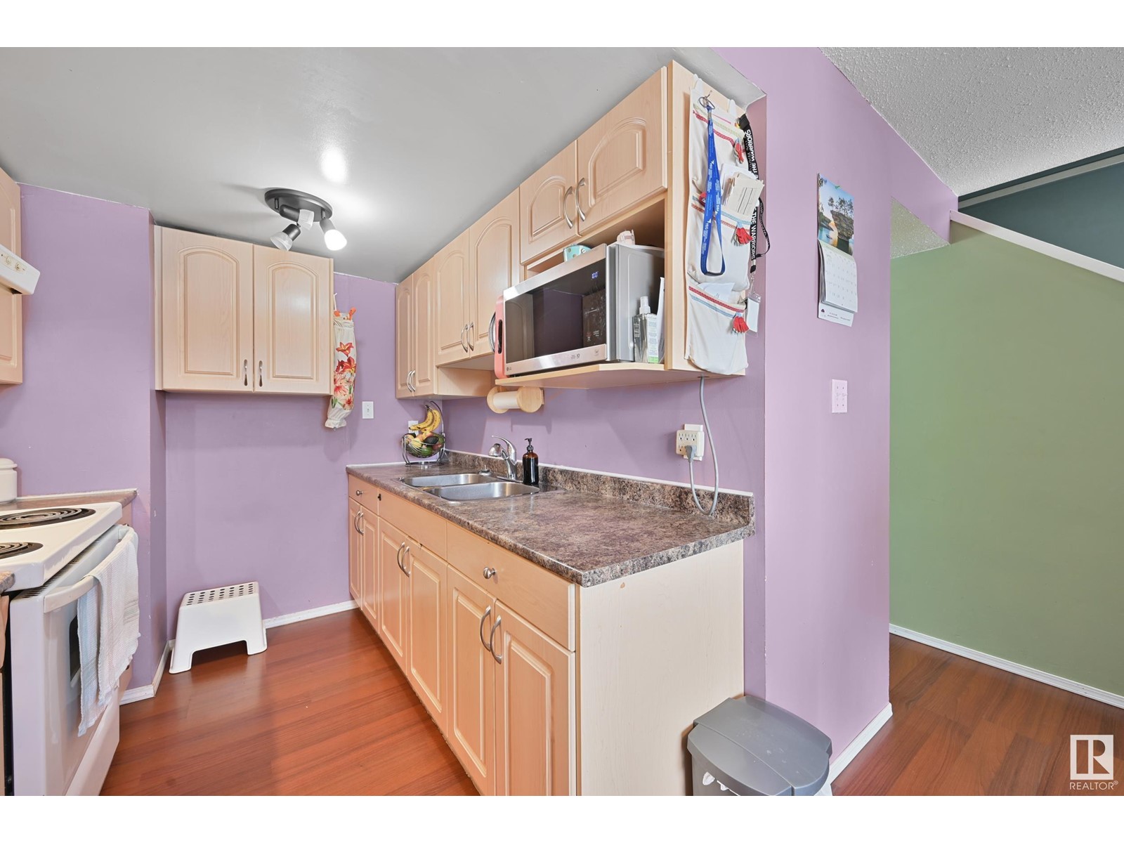 Property at 61 LAKEWOOD VG NW image 3