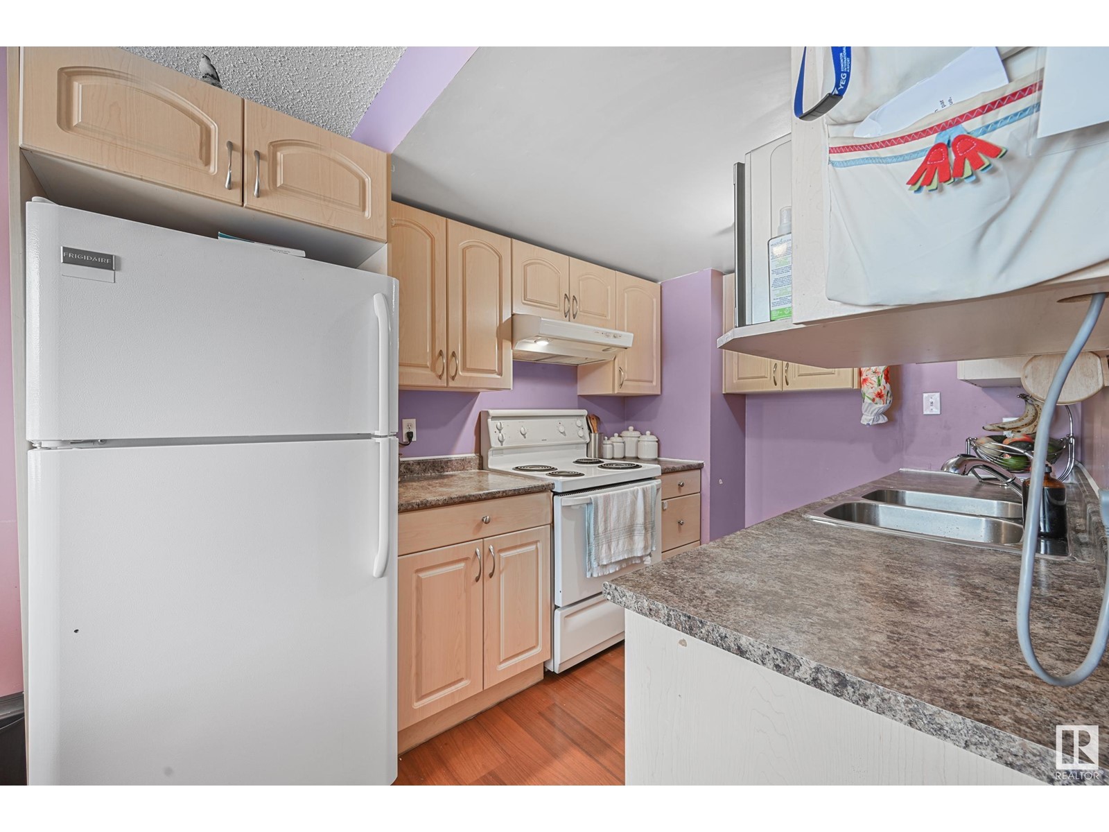 Property at 61 LAKEWOOD VG NW image 5