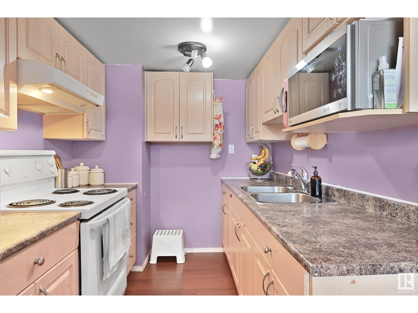 Property at 61 LAKEWOOD VG NW image 4