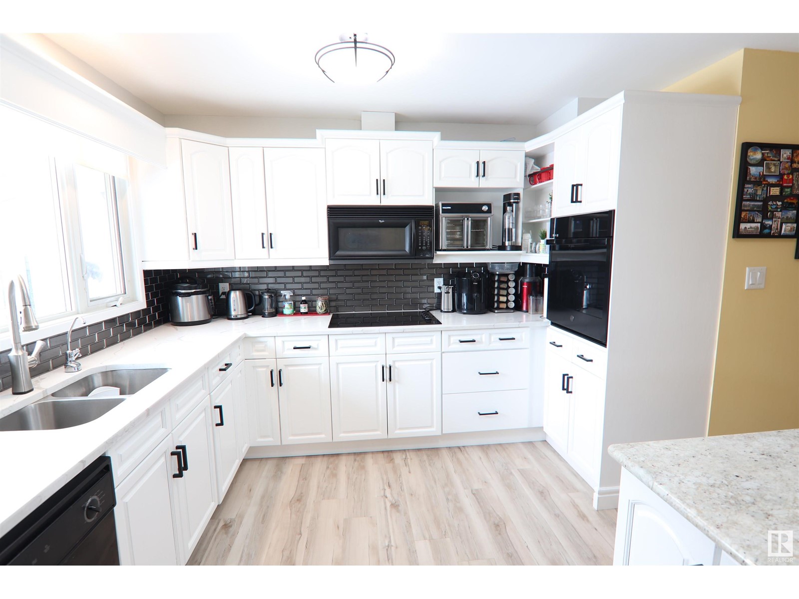 Property at 4235 87 ST NW image 3