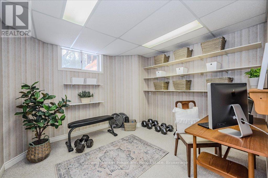 28 Valleyridge Trail, Guelph, Ontario  N1G 4B3 - Photo 33 - X12003785