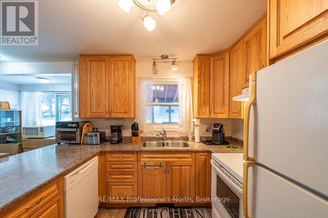 1020 Renaissance Street, Minden Hills, Ontario  K0M 2K0 - Photo 4 - X12059448