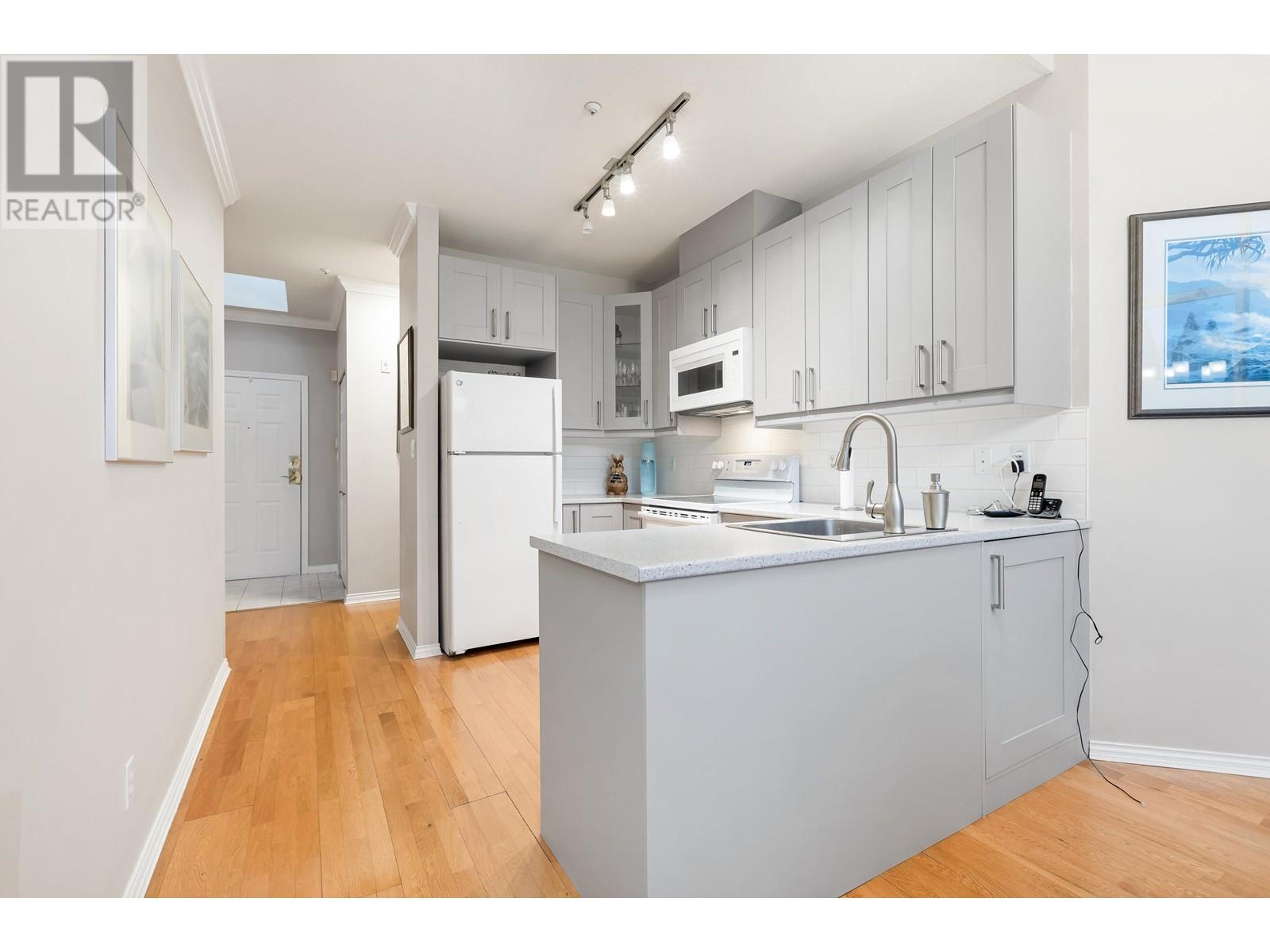 416 3098 Guildford Way, Coquitlam, British Columbia  V3B 7W8 - Photo 12 - R2986494