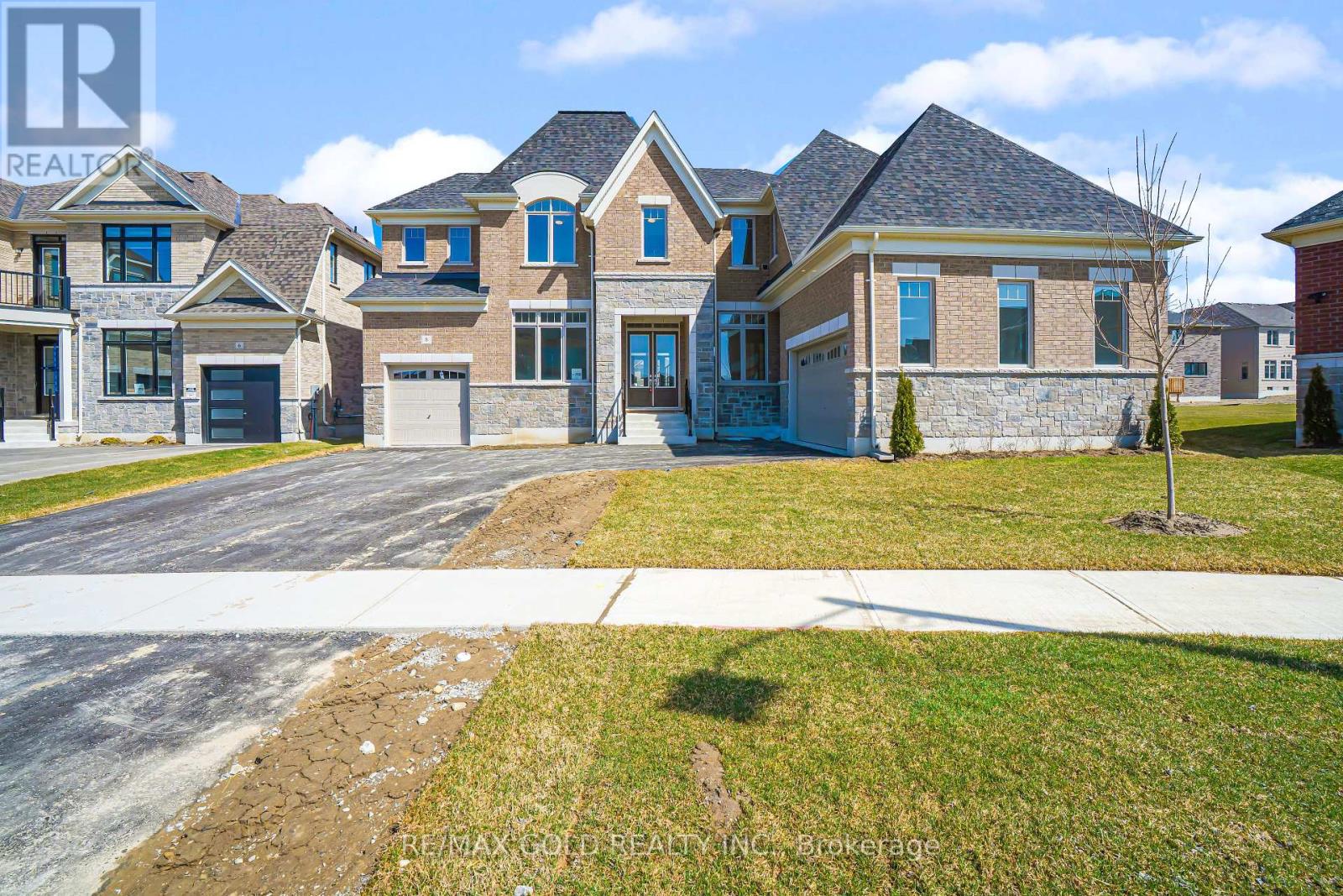 Property at 8 TWINLEAF CRESCENT image 2
