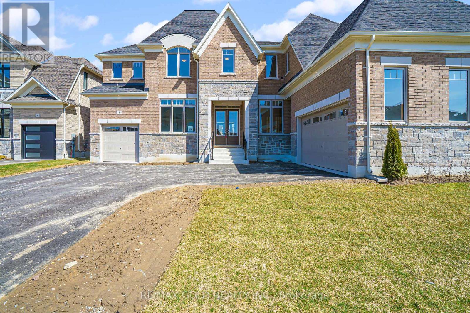 Property at 8 TWINLEAF CRESCENT image 3