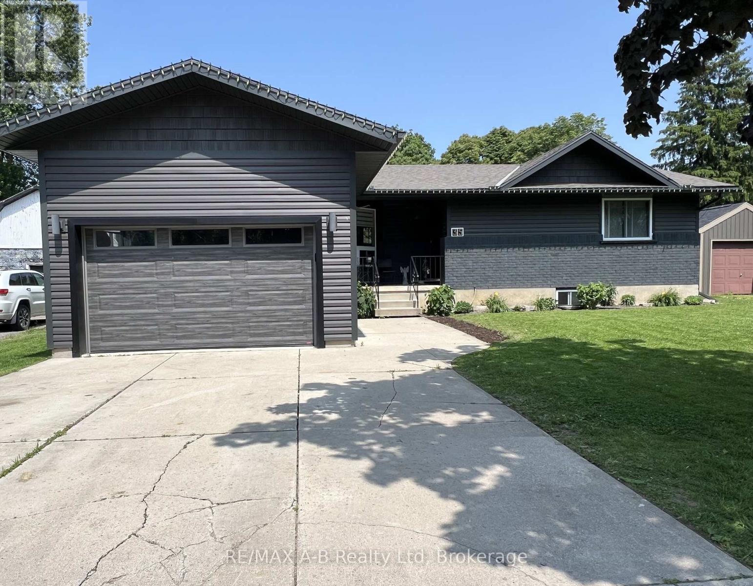 35 WELLINGTON STREET, East Zorra-Tavistock, Ontario