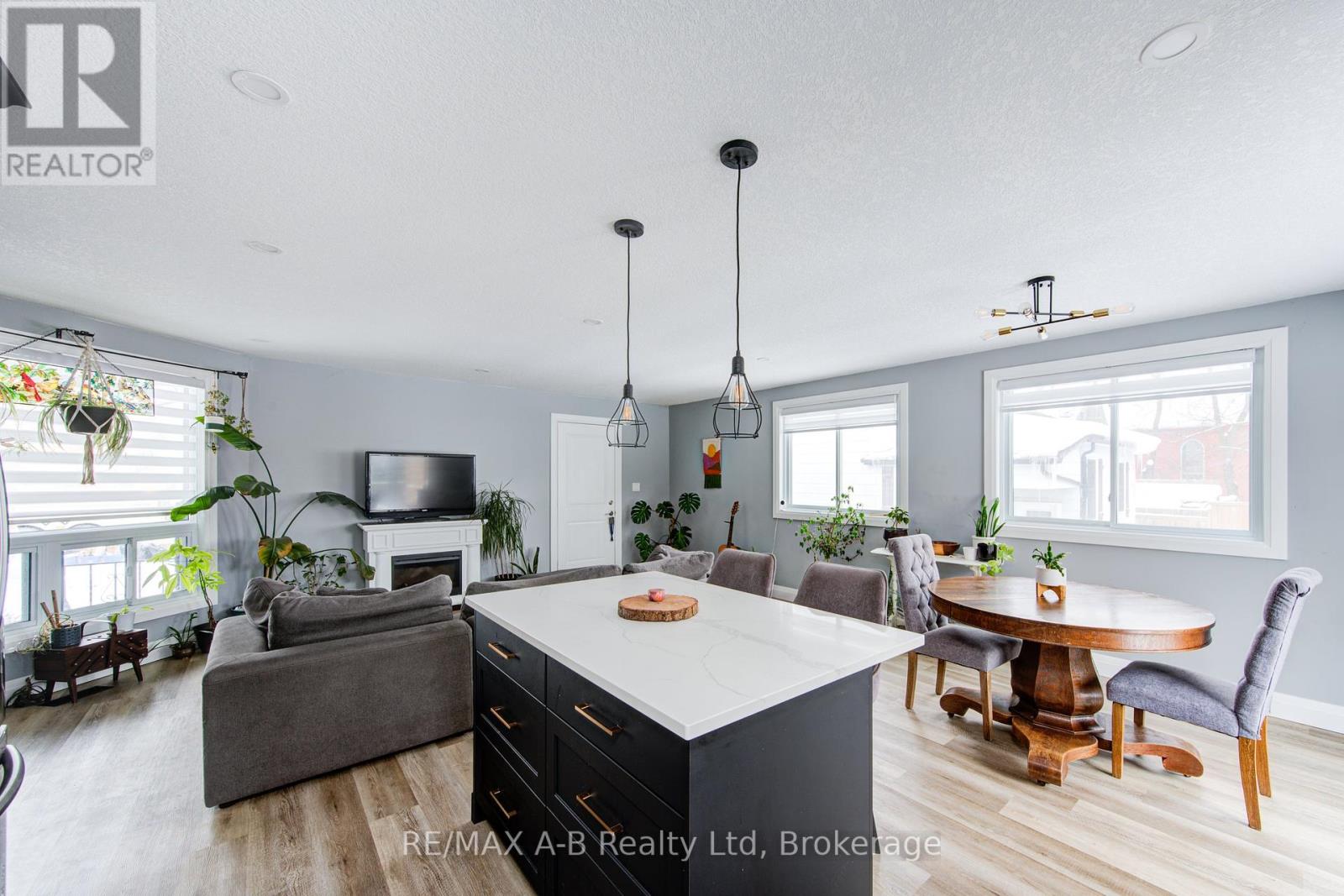 35 Wellington Street, East Zorra-Tavistock, Ontario  N0B 2R0 - Photo 4 - X11940860